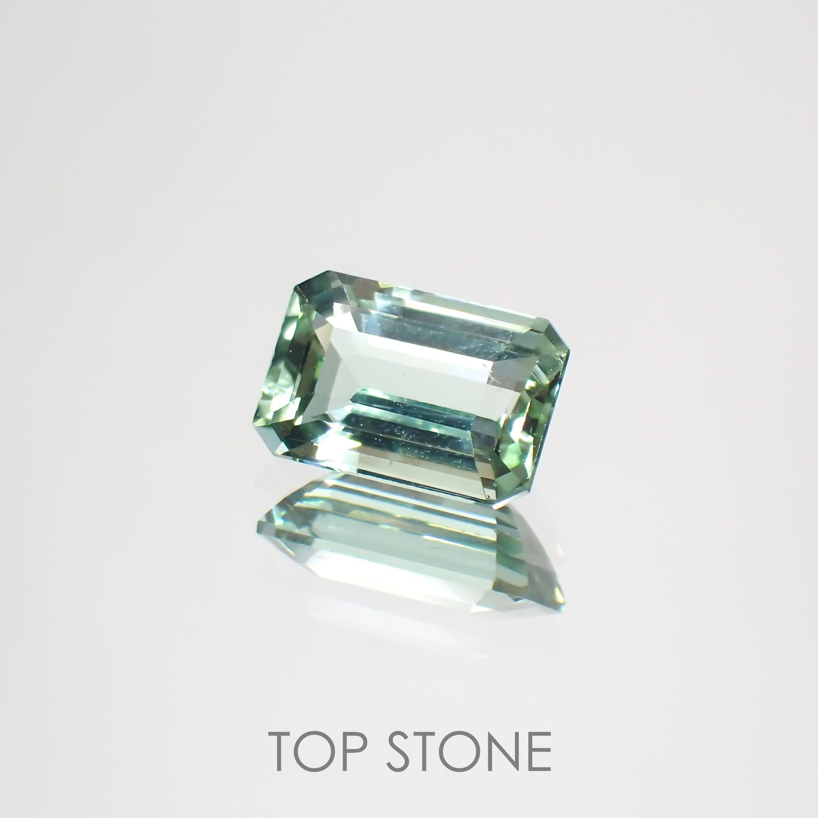 ミントトルマリン(宝石名グリーン・トルマリン) ルワンダ産 1.447ct ソ付(彩珠)[211013632]8.3×5.6mm前後