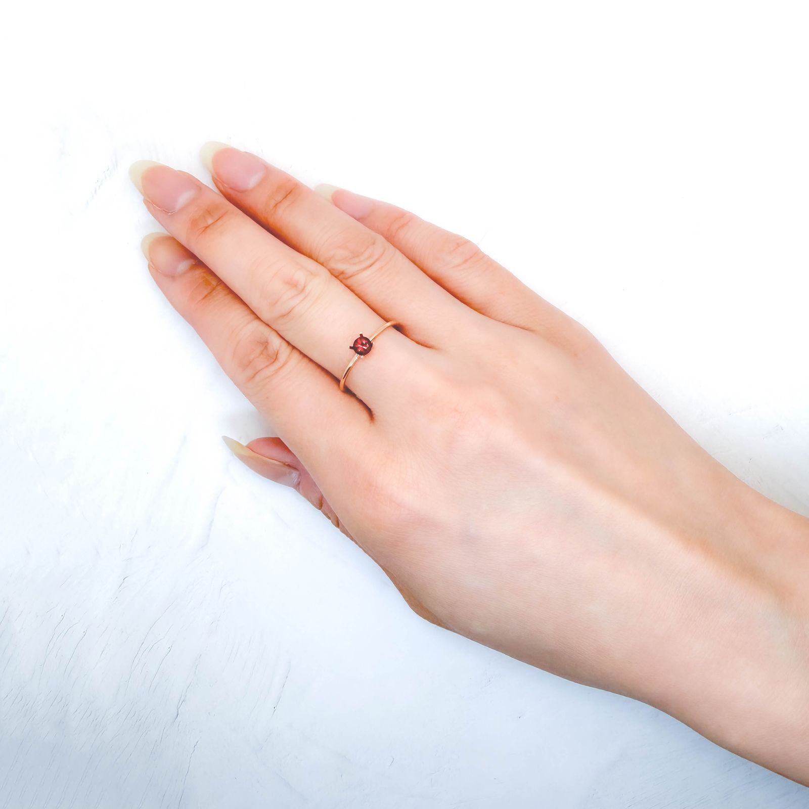 レッドスピネル タンザニア産 0.23ct / 3.8x3.8mm前後 [260732558]