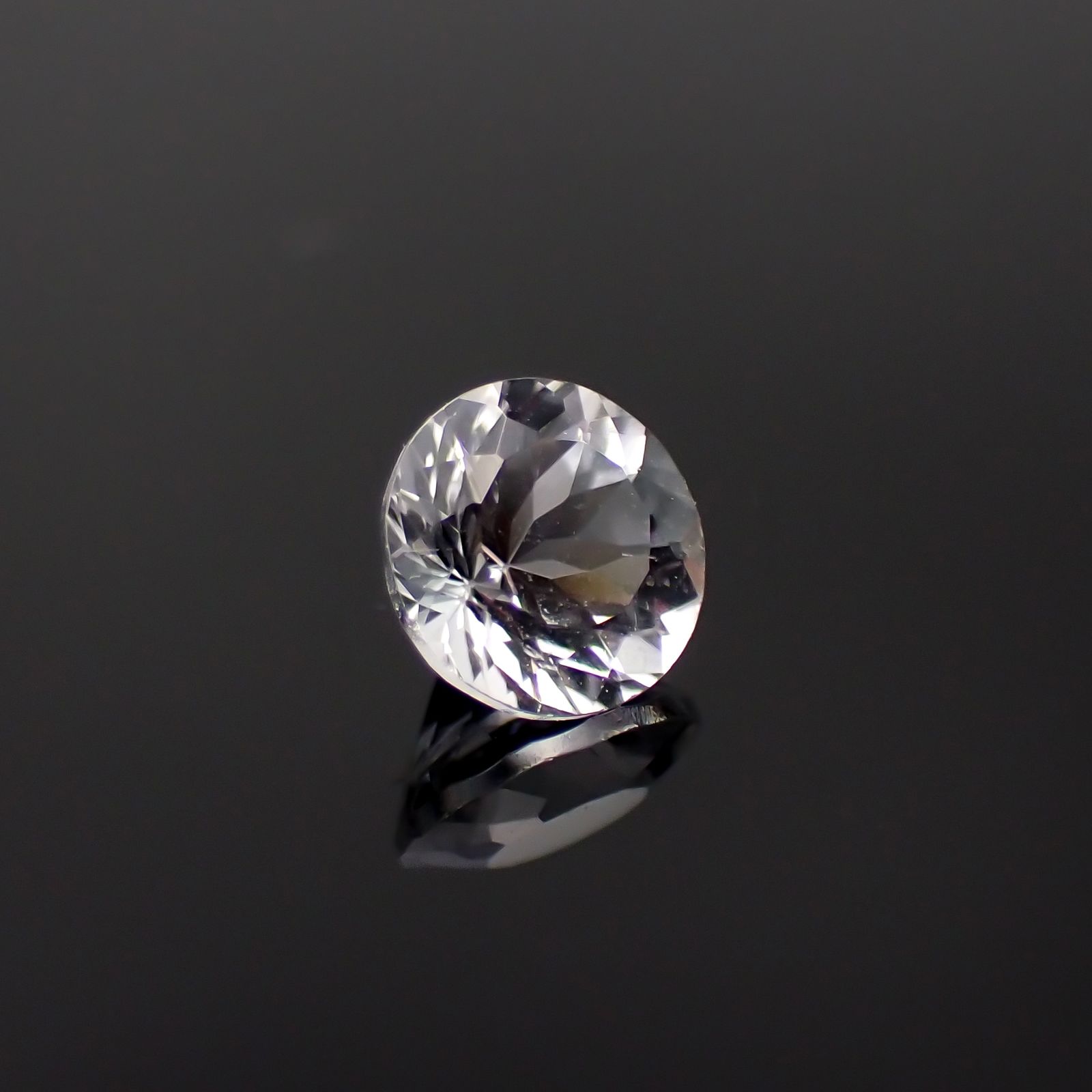 ダンビュライト(宝石名ダンブライト)メキシコ産 0.55ct 識別済[230722604]5.1x5.1mm前後