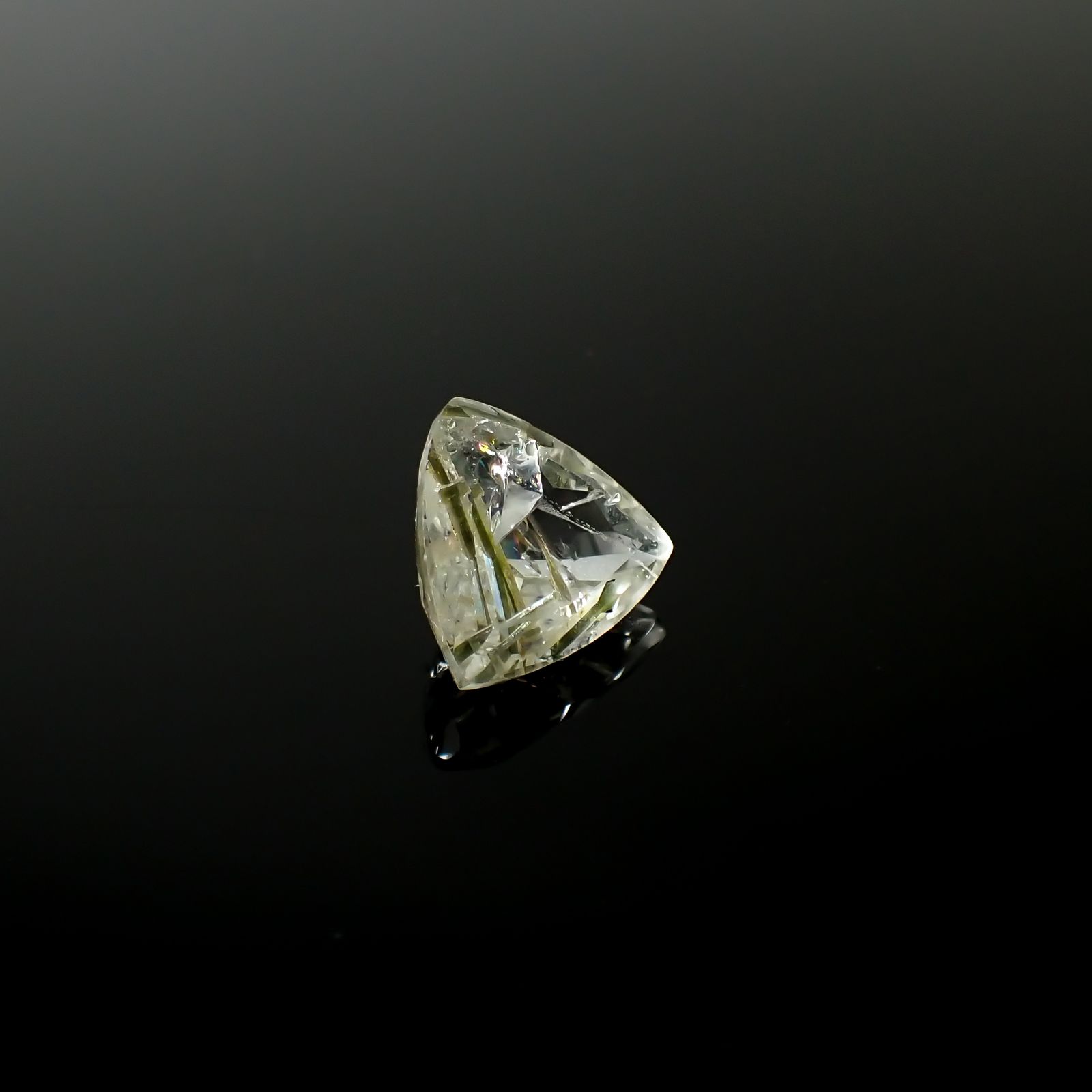 アパタイトイントパーズ(宝石名アパタイト イン トパーズ)ブラジル産 13.87ct 識別済[240225929]15.5x15.2mm前後