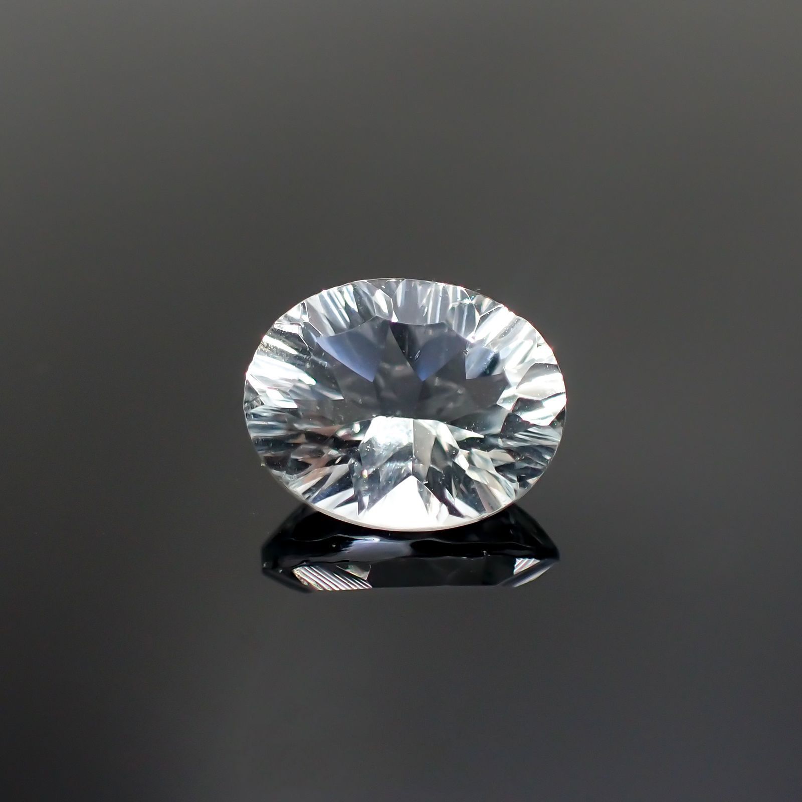 ◇コンケーブカット◇アクアマリン(宝石名アクアマリン) アフリカ産 2.34ct 識別済[211013553]10.2×8.1mm前後