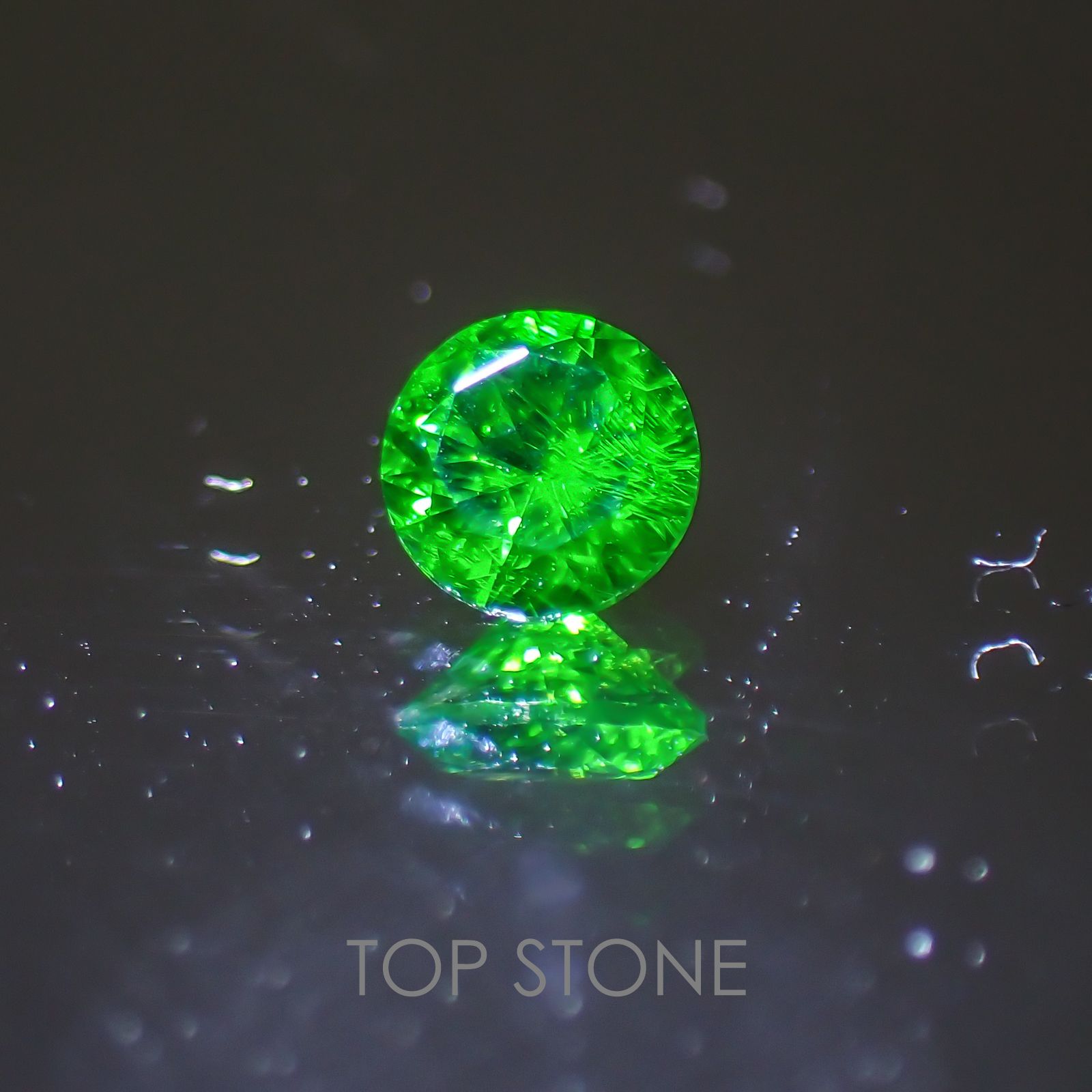 デマントイドガーネット(宝石名デマントイド・ガーネット)  ロシア産 0.174ct ソ付(彩珠)[210410515]3.3×3.3mm前後