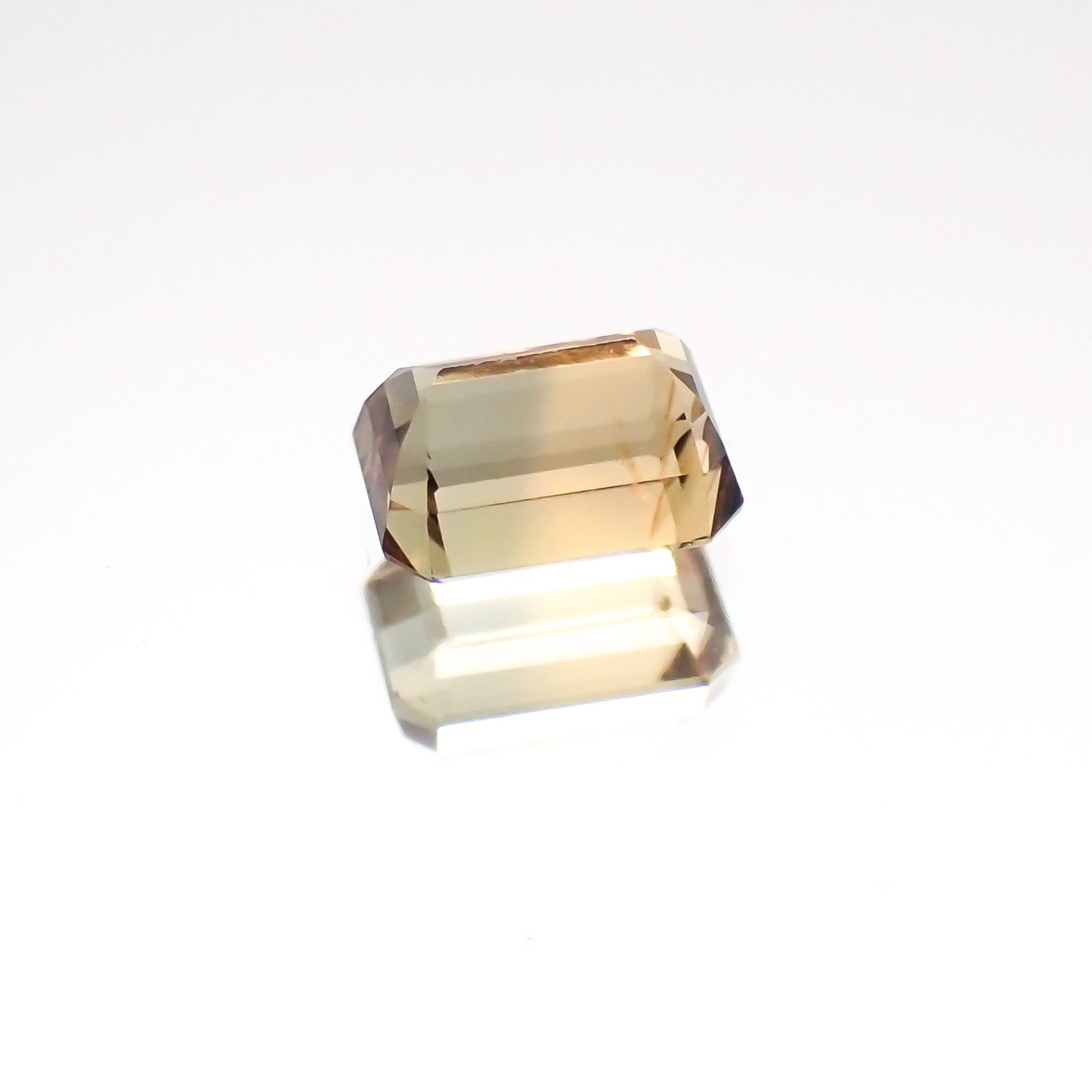 バイカラーサファイア(宝石名バイカラー・サファイア)タンザニア産 0.30ct 識別済[230622380]3.9x2.8mm前後