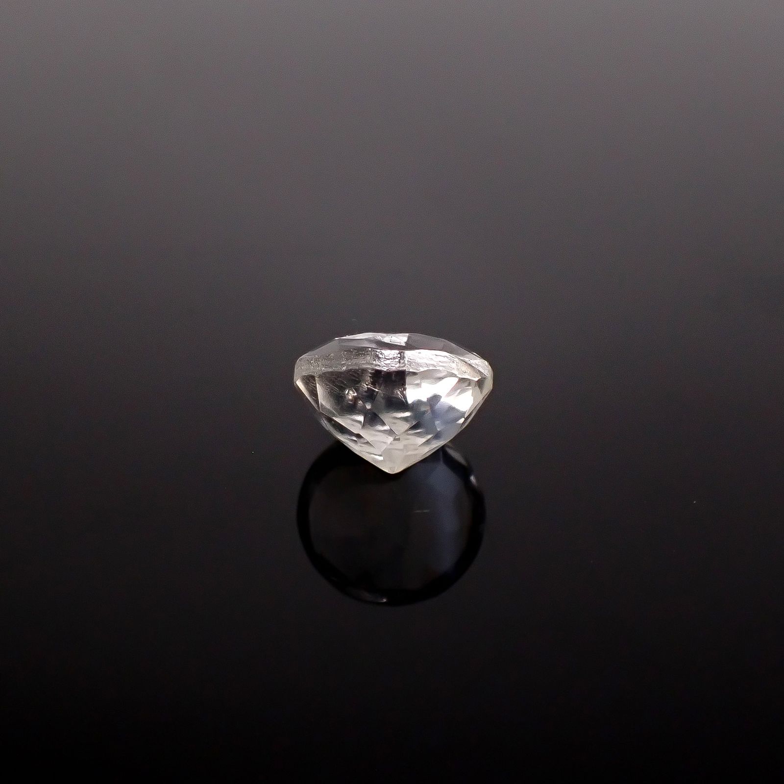 マラウイムーンストーン マラウイ共和国産 4.19ct / 10.3x10.3mm前後 [260331806]