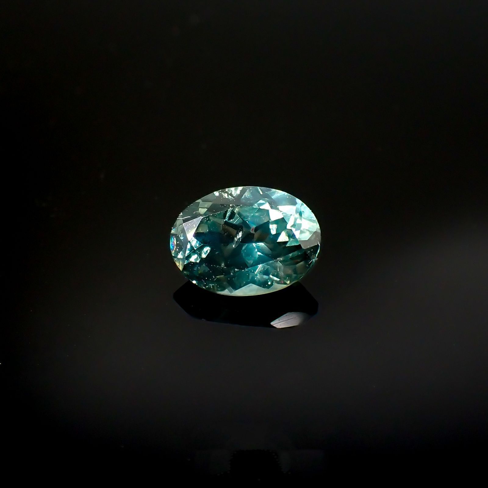 モンタナサファイア(宝石名サファイア)アメリカ・モンタナ州産 1.11ct 識別済[220616650]7.2x5.2mm前後