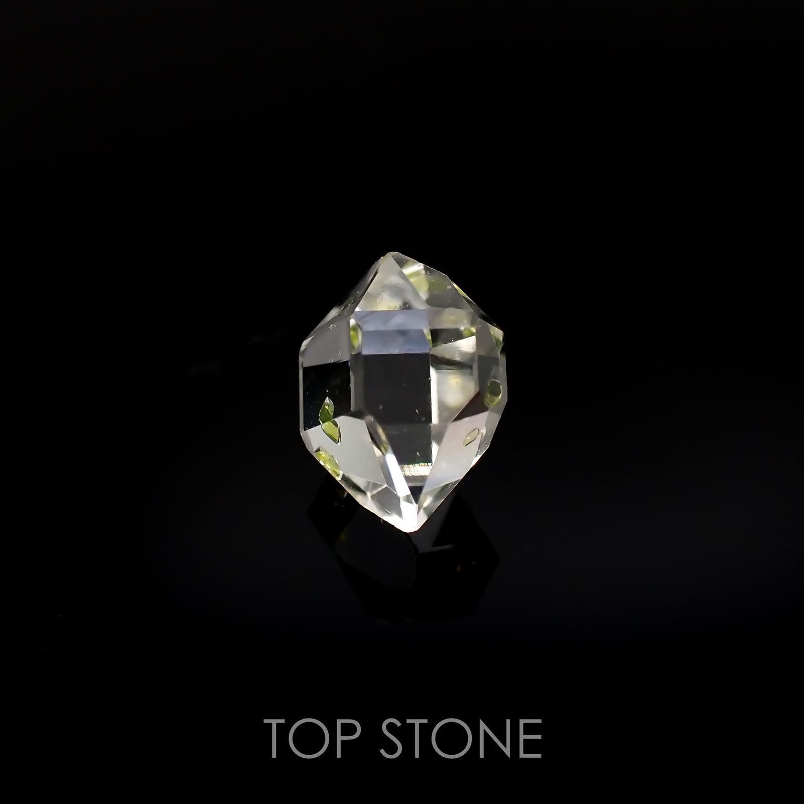 オイルインクォーツ 原石 パキスタン産 2.00ct[220917864]9.3x7.4mm前後