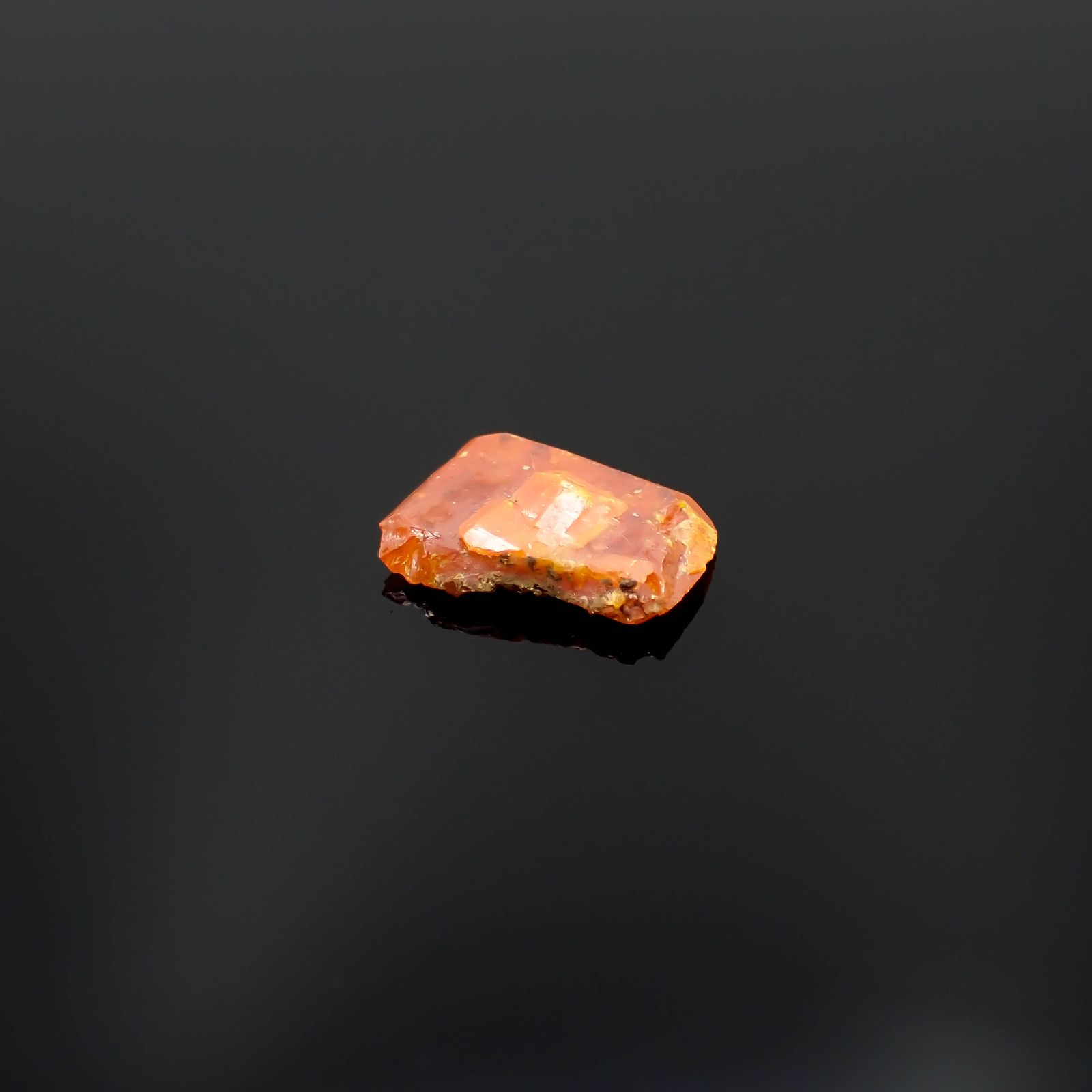 ウルフェナイト 原石 アメリカ・アリゾナ州・レッドクラウド鉱山産 9.33ct[230421825]15x12mm前後