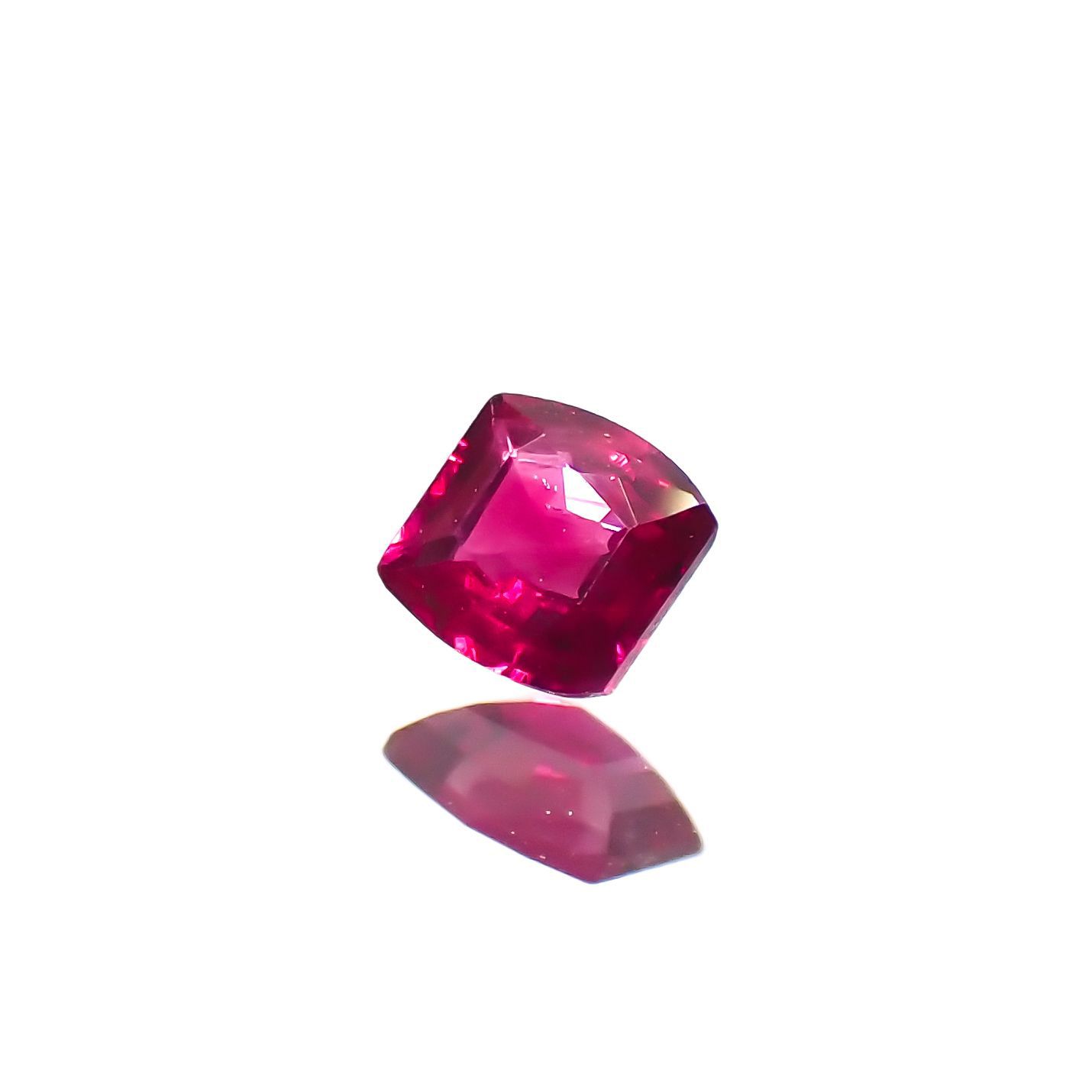 ルビー モザンビーク/ビルマ産 0.12ct [220616200]2.9x2.7mm前後