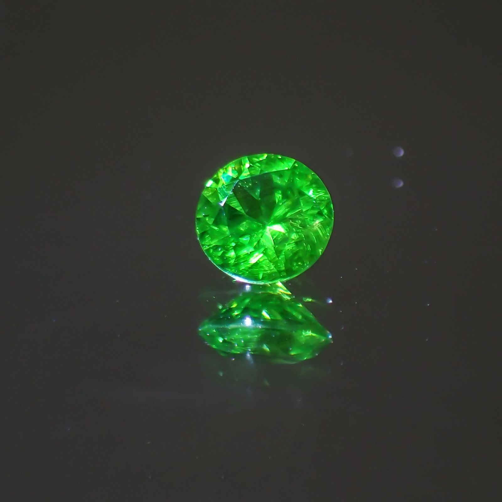 デマントイドガーネット(宝石名デマントイド・ガーネット)  ロシア産 0.144ct ソ付(彩珠)[210410507]3.1×3.1mm前後