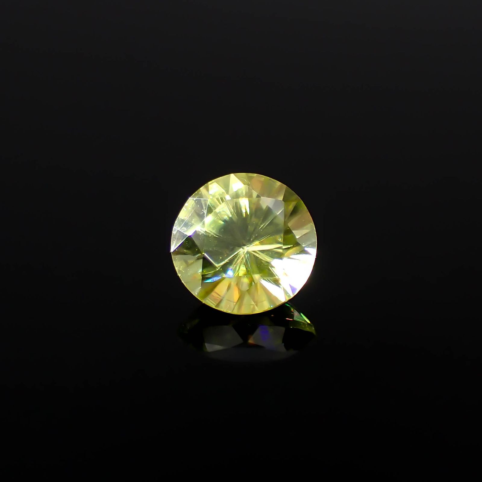スフェーン(宝石名スフェーン)マダガスカル産 0.99ct 識別済[240627947]6.1x6.1mm前後