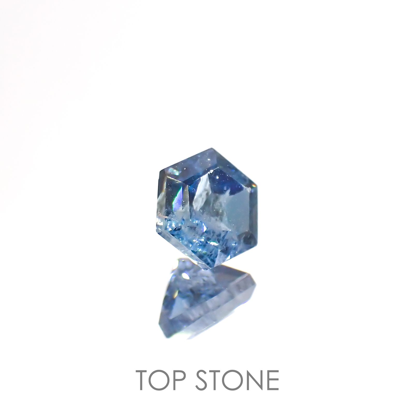 ◇ヘキサゴンカット◇サンタマリアアクアマリン(宝石名アクアマリン)ブラジル産 0.54ct 識別済[220114668]4.9x4.8mm前後