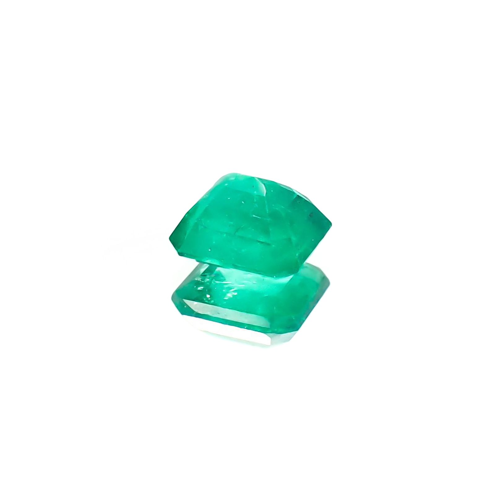 エメラルド(宝石名エメラルド) コロンビア産 ソ付(彩珠) 0.561ct / 5.2x4.6mm前後 [210711710]