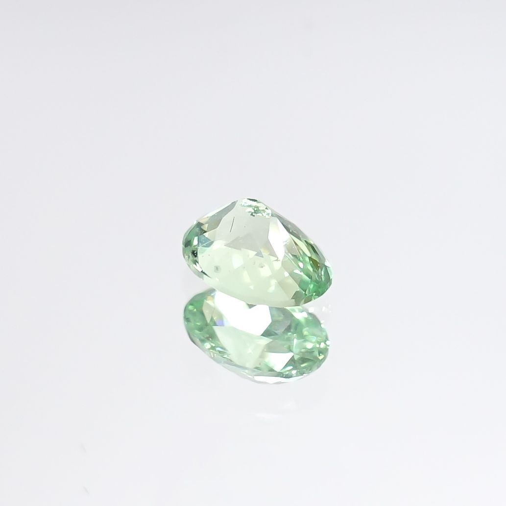 バナジウムコーネルピン(宝石名コーネルピン)タンザニア・タンガ州産 0.56ct 識別済[220115628]5.8x4.2mm前後
