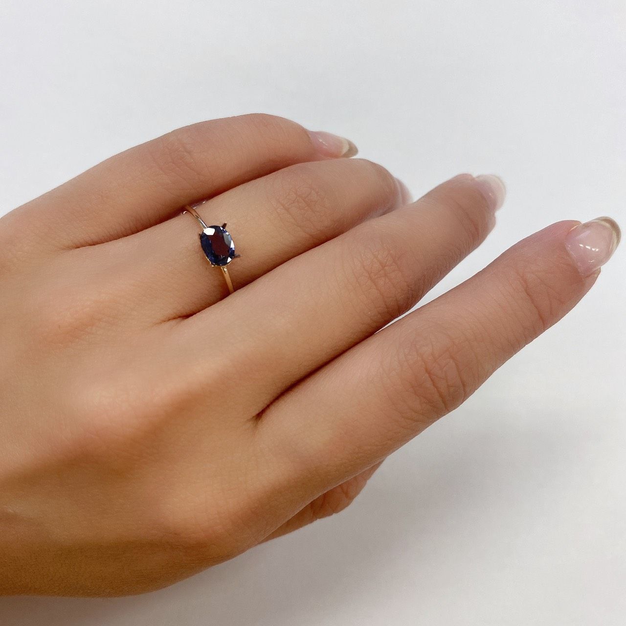 カラーチェンジガーネット(アレキタイプ) マダガスカル・ベキリー産 ルース 0.64ct[210711810]6.3×4.9mm前後