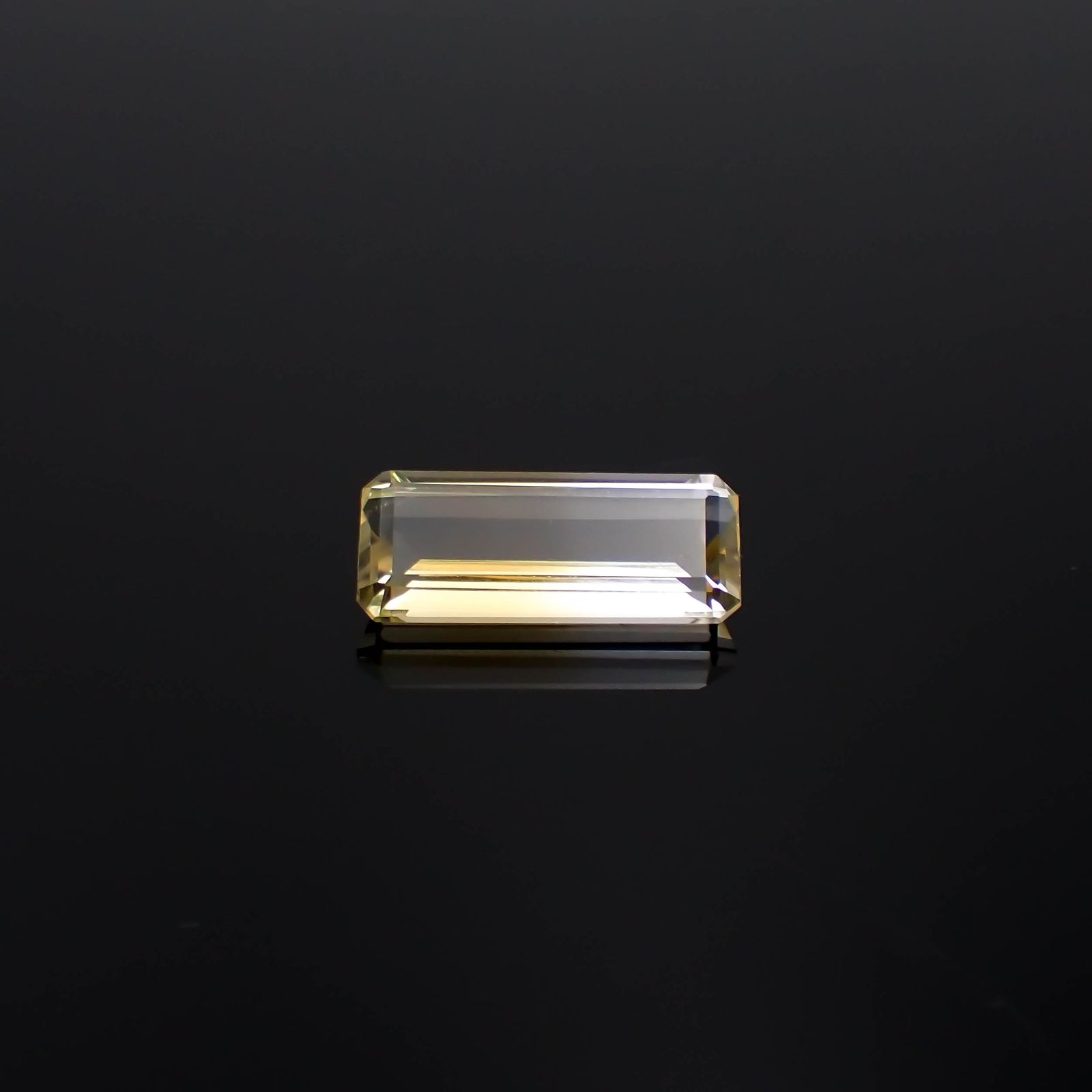 バイカラーシトリン ブラジル・ミナスジェライス州産 11.97ct[240326470]22.6x9.3mm前後