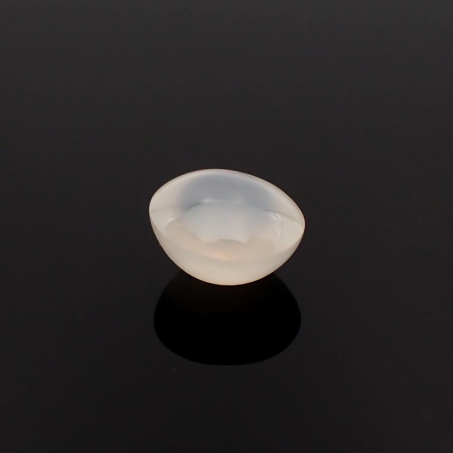白翡翠(宝石名ホワイト・ジェダイト(翡翠))ビルマ産 1.779ct ソ