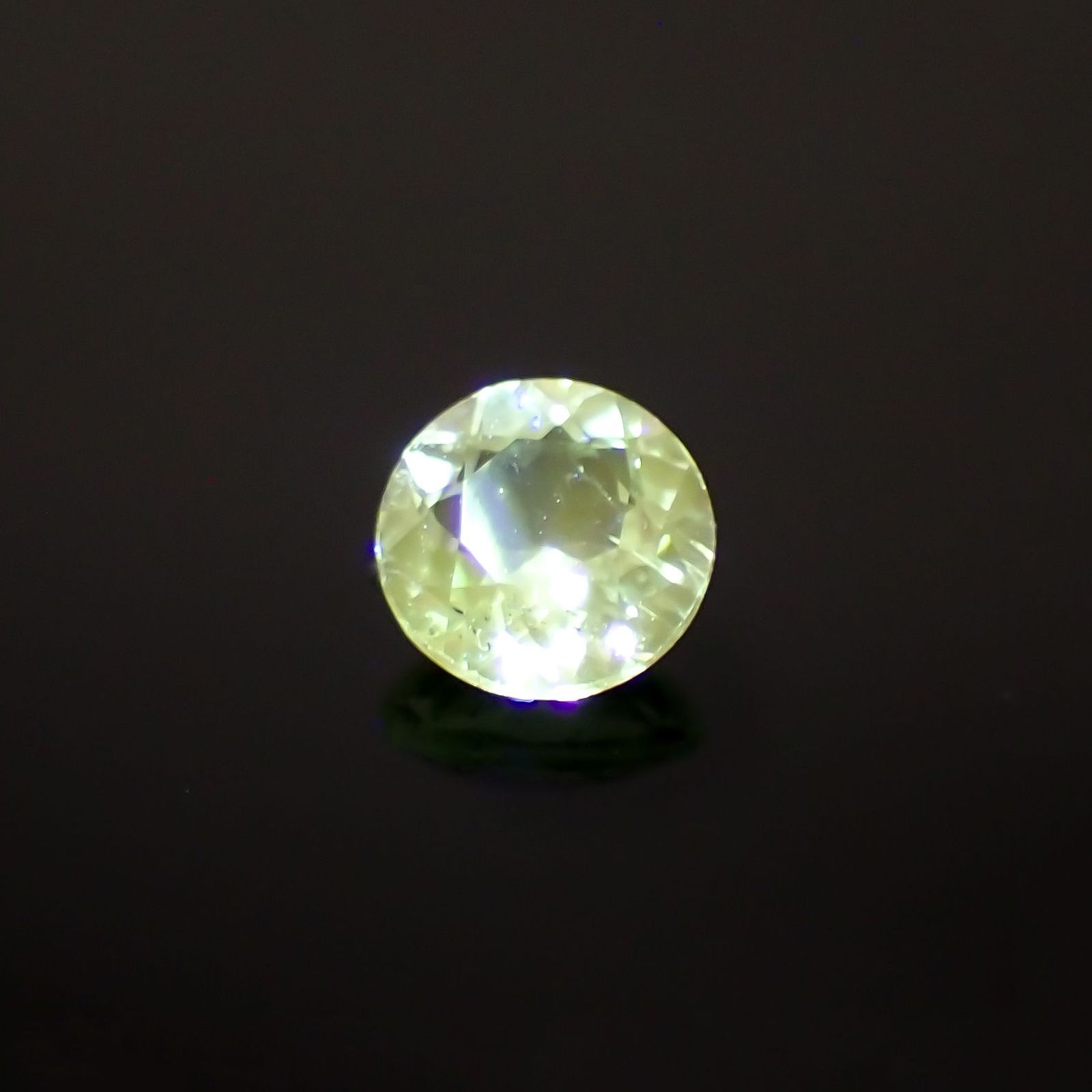バナジウムコーネルピン(宝石名コーネルピン)タンザニア・タンガ州産 識別済 0.26ct / 3.9x3.9mm前後 [230320934]