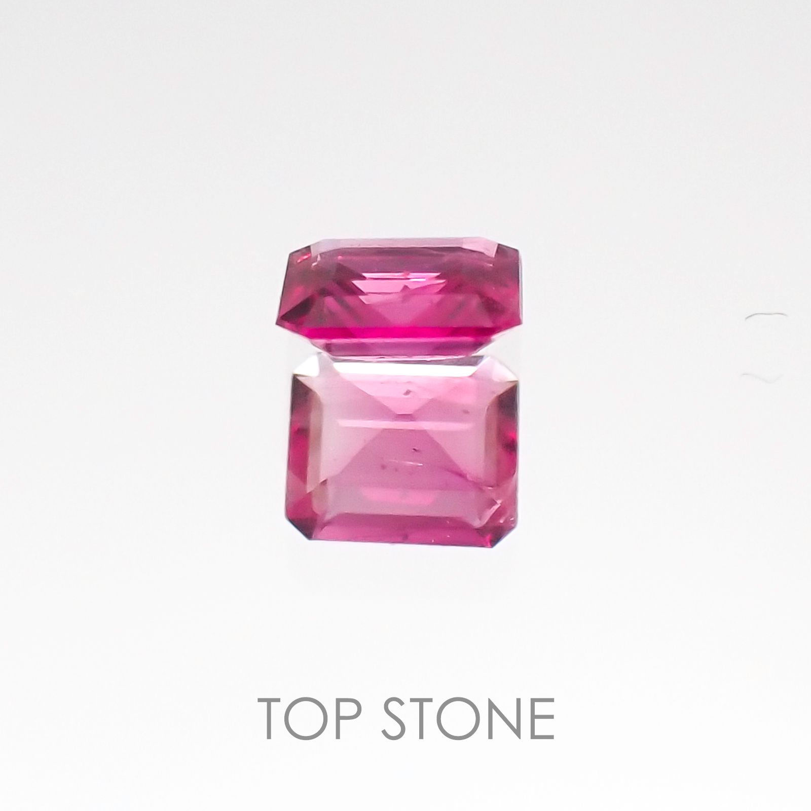 レッドベリル(宝石名レッド・ベリル) アメリカ・ユタ州産 0.118ct ソ付(彩珠)[20107036]3.4×3.1mm前後