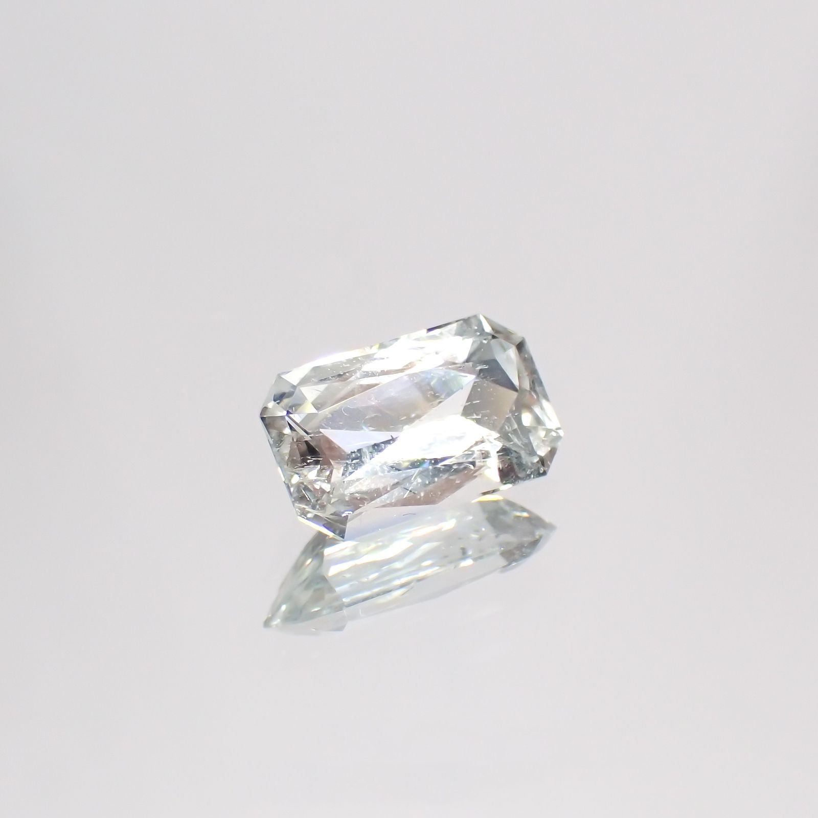 ジェレメジェバイト(宝石名エレメージェバイト)ナミビア産 1.288ct ソ付(彩珠)[230823128]8.8x5.3mm前後