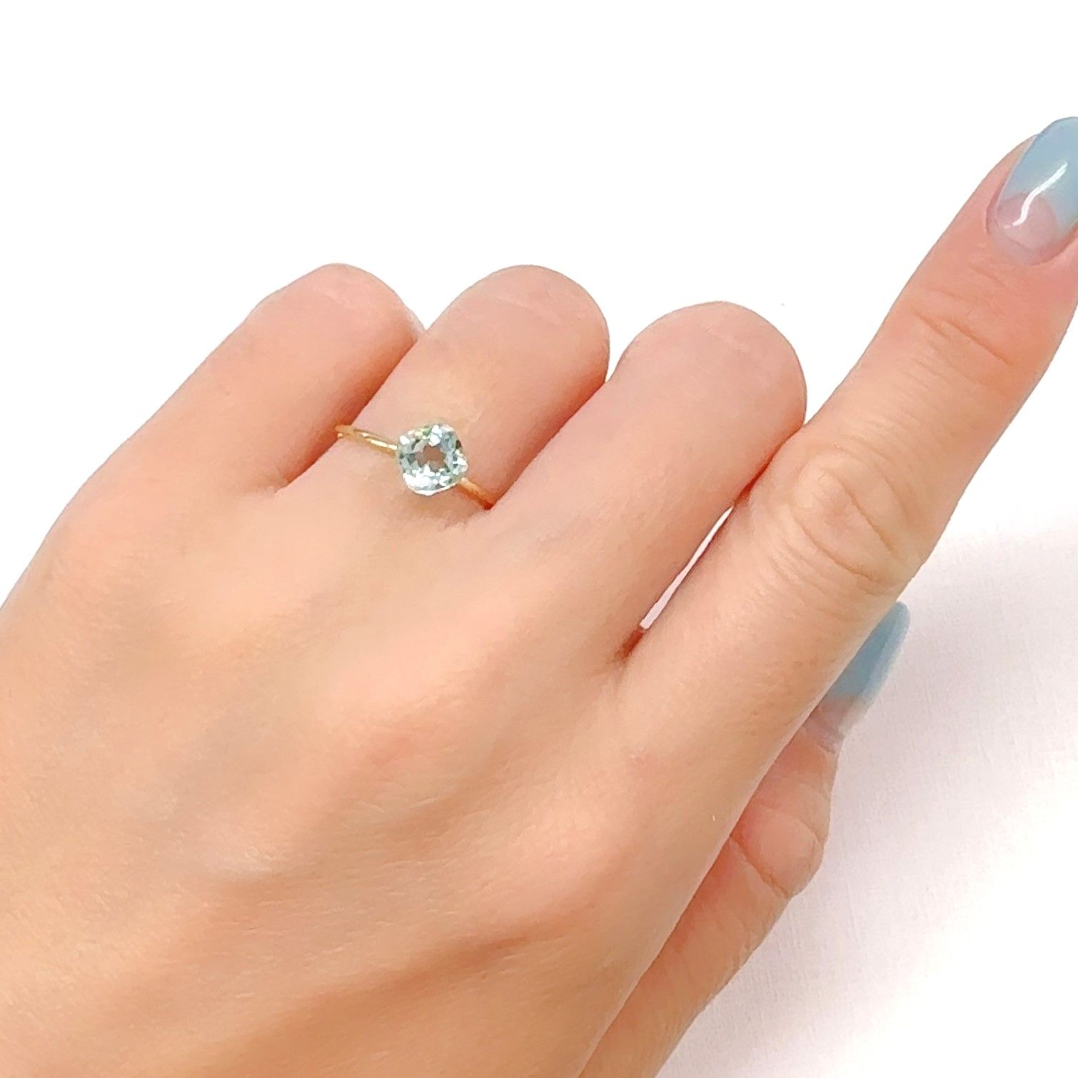 ミントベリル(宝石名グリーン・ベリル)ブラジル産 0.93ct 識別済[240728589]6x6mm前後