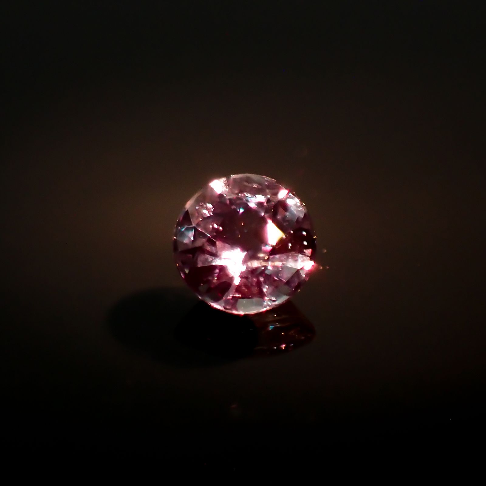 アレキサンドライト(宝石名アレキサンドライト)ブラジル産/EmeraldMains社製 0.132ct ソ付(彩珠)[231224614]3x3mm前後