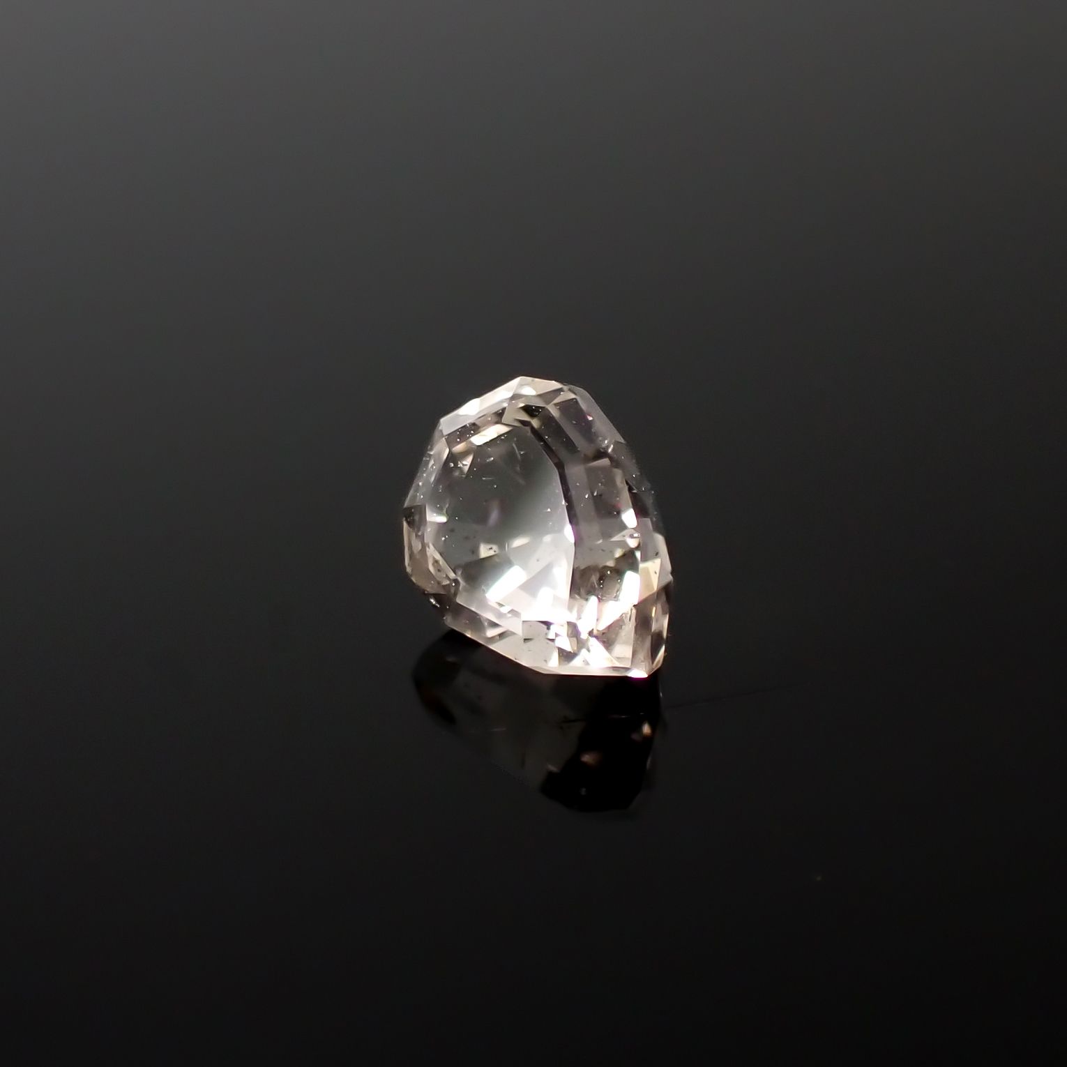 ◇カスタムカット◇ティンカーベルクォーツ ブラジル産 1.24ct[240125453]8x5.7mm前後