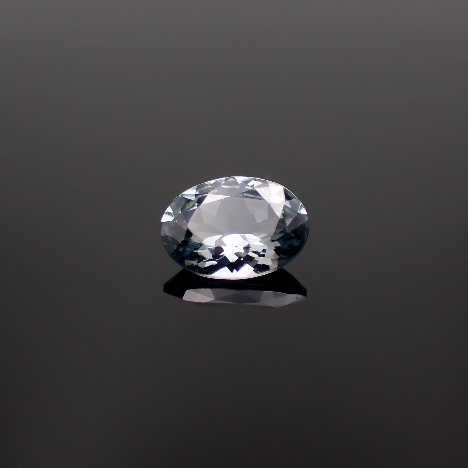 グレースピネル タンザニア産 0.74ct[230421552]6.7x5mm前後