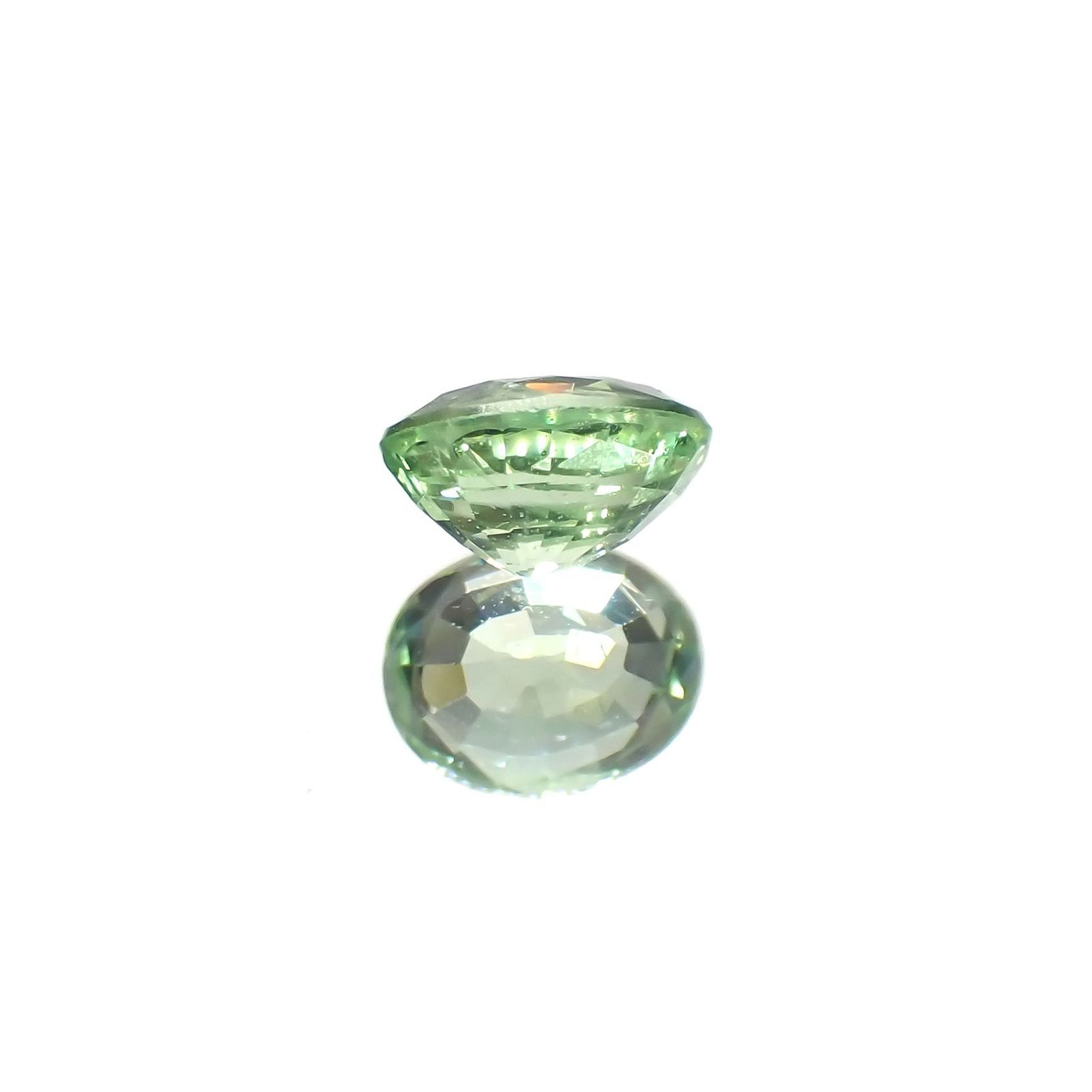 ミントガーネット(宝石名グリーン・グロッシュラー・ガーネット)タンザニア産 識別済 0.38ct / 4.6x3.7mm前後 [251023499]