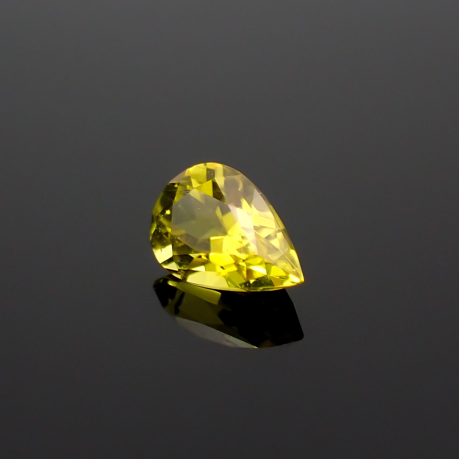 カナリートルマリン ザンビア・カナリー鉱山産 0.84ct[230823139]7.8x5mm前後