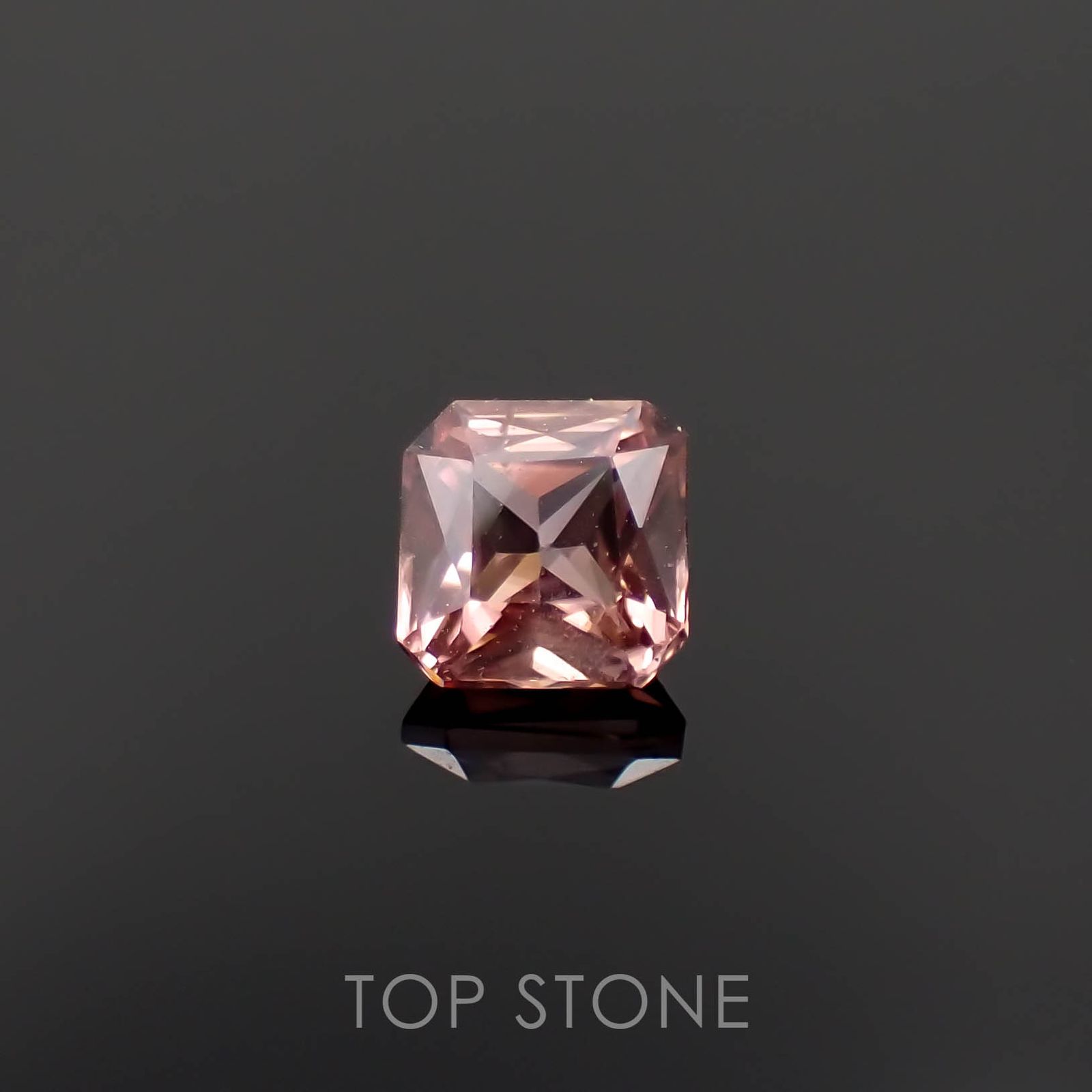 ピンクジルコン(宝石名ジルコン)スリランカ/カンボジア産 0.90ct 識別済[230320995]4.7x4.6mm前後