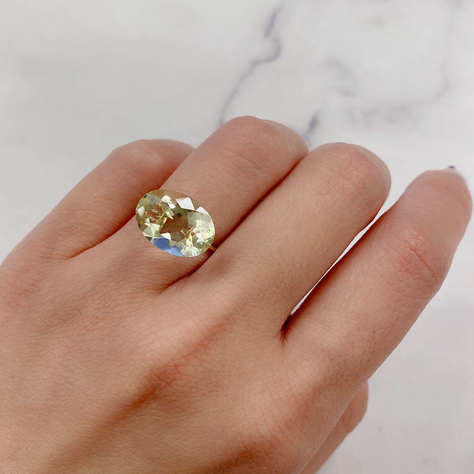 リビアングラス(宝石名インパクトガラス(衝撃溶融ガラス))エジプト・リビア砂漠産 4.29ct 識別済[211213800]14x10.1mm前後