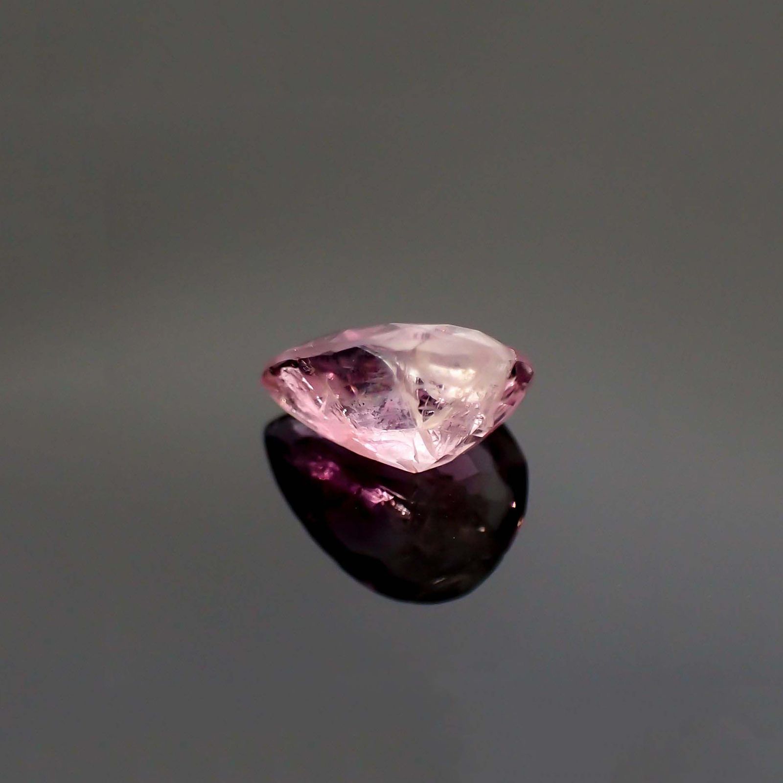 ピンクポードレッタイト(宝石名ピンク・ポードレッタイト)ビルマ産 ソ付(彩珠) 0.742ct / 7.4x5.9mm前後 [260722815]