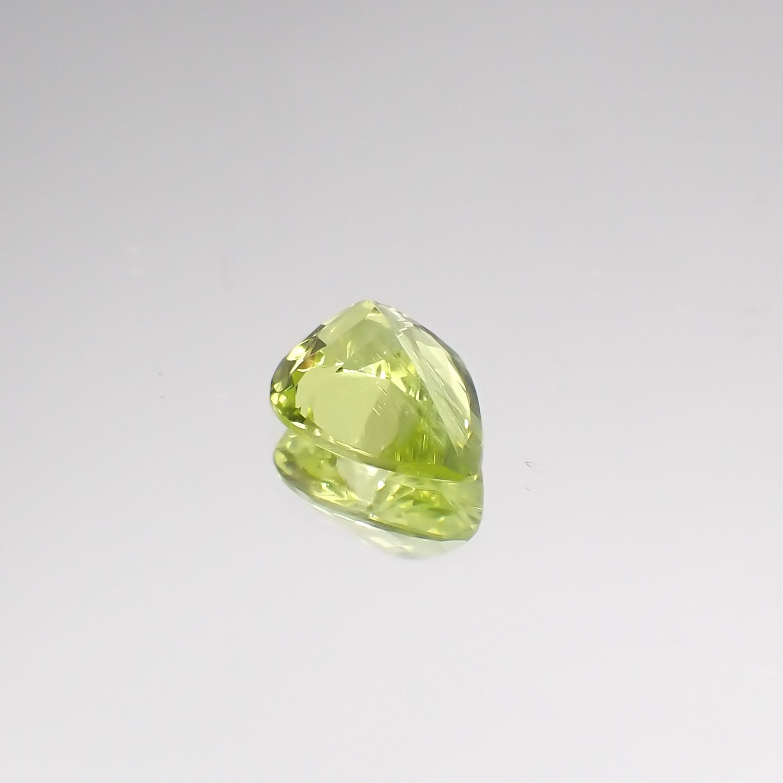 パロットクリソベリル(宝石名クリソベリル) インド産 0.81ct 識別済[210711521]7.1×5.2mm前後