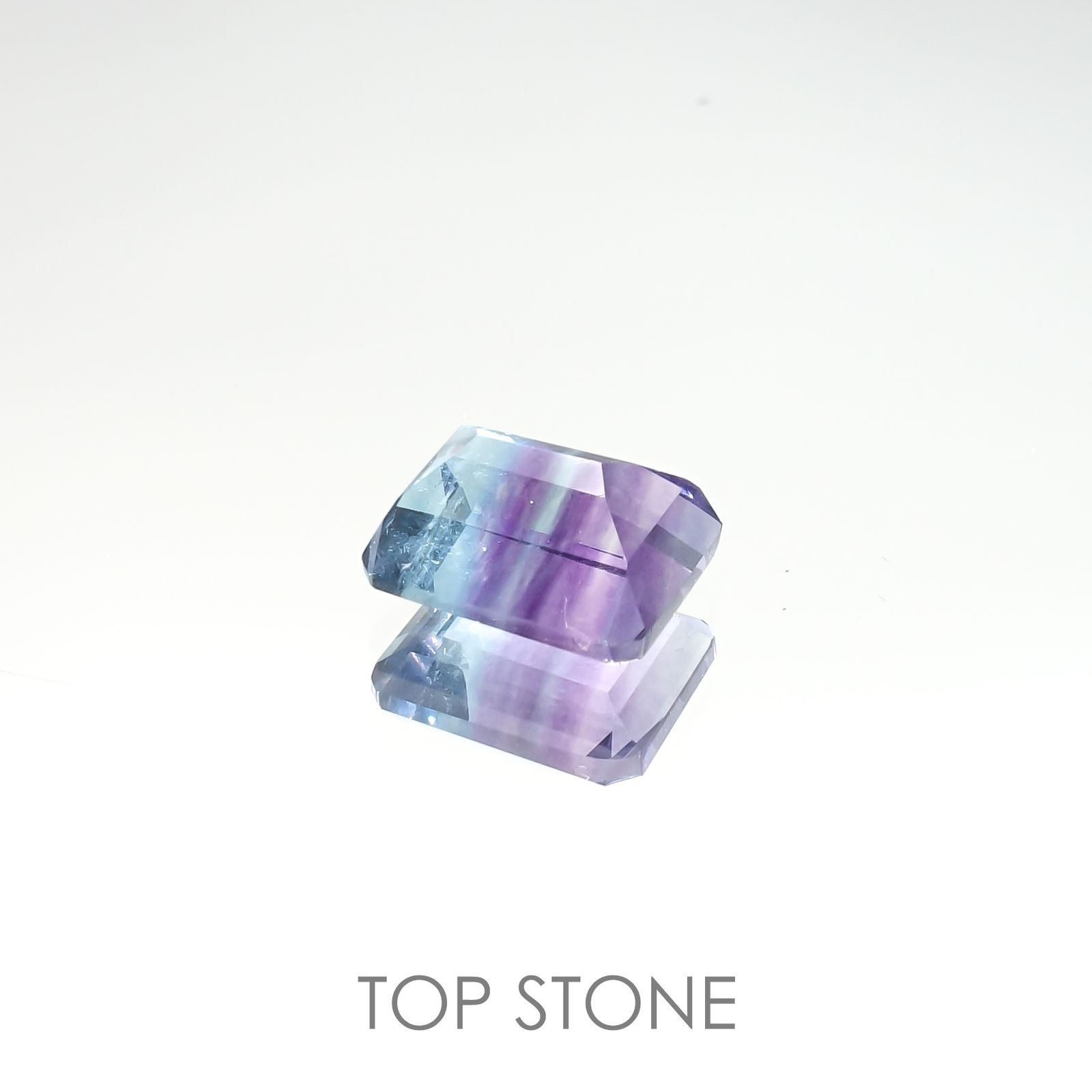 パーティカラーフローライト(宝石名フルオライト)ブラジル産 4.45ct 識別済[220115095]10.2x8.1mm前後