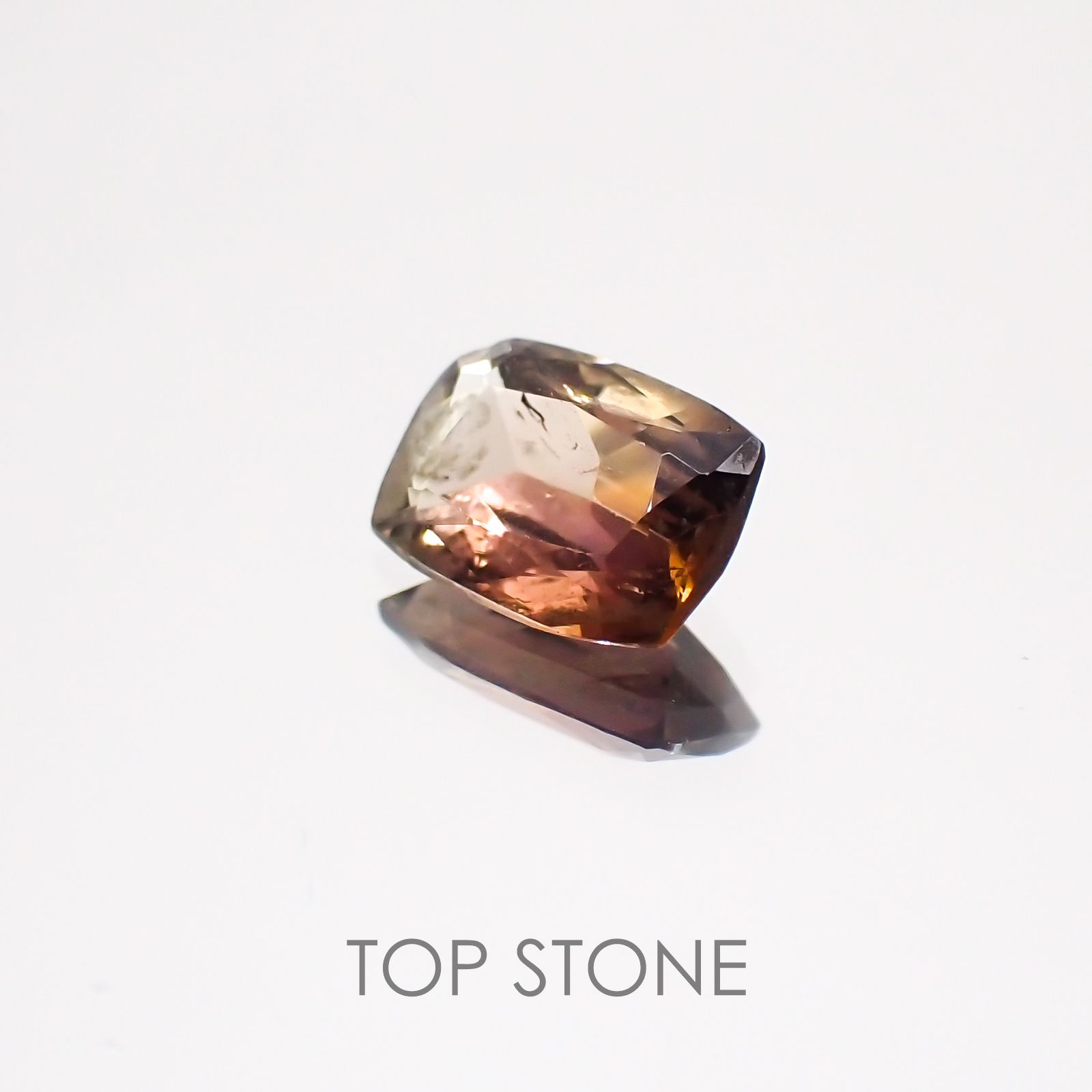 アキシナイト(宝石名アキシナイト) パキスタン産 0.64ct 識別済[20128805]6.4×4.6mm前後