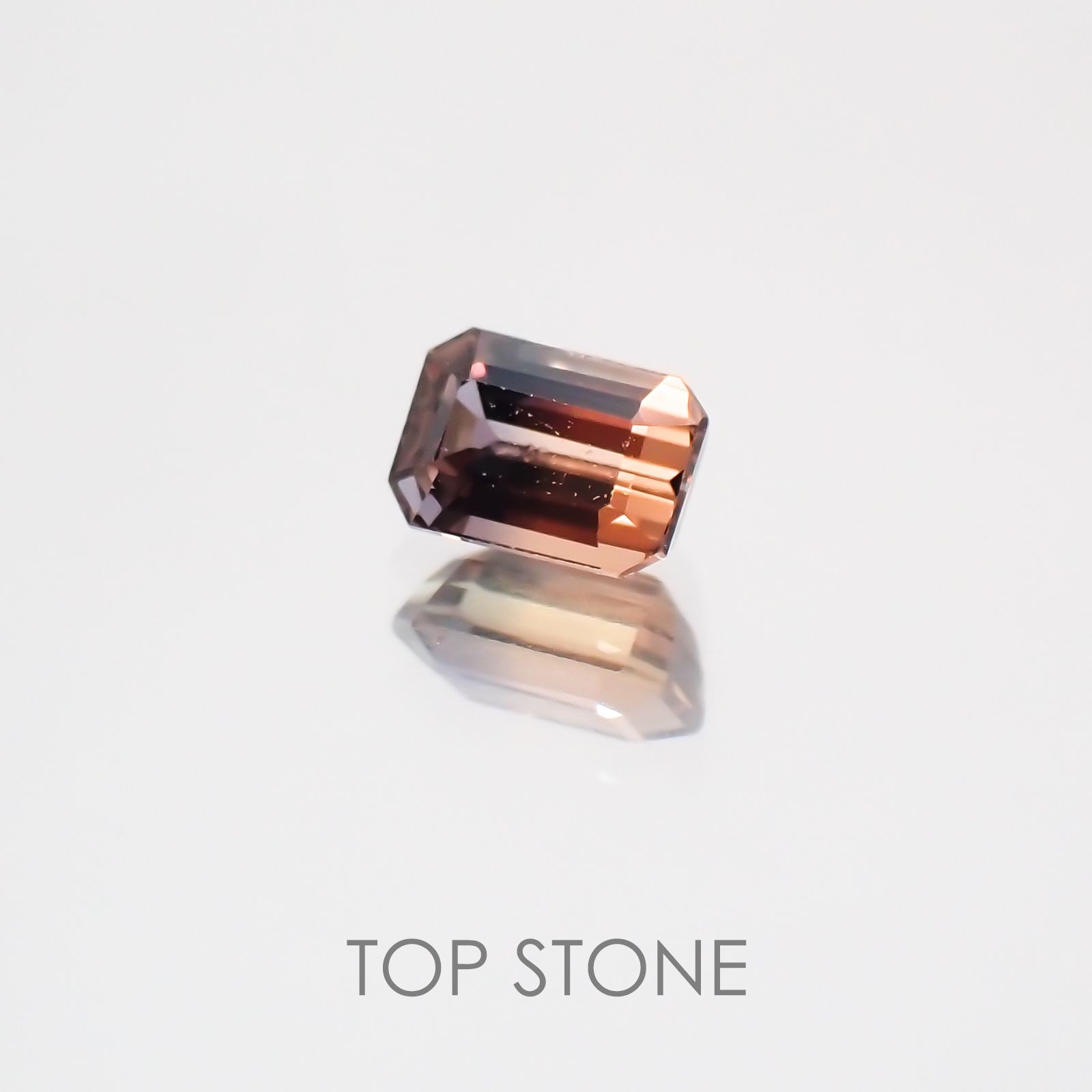 バイカラーサファイア(宝石名バイカラー・サファイア) タンザニア産 0.23ct 識別済[21029740]3.8×2.7mm前後