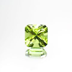 ◇アッシャーカット◇ペリドット(宝石名ペリドット) パキスタン産 1.52ct 識別済[210913481]6.2×6.2mm前後