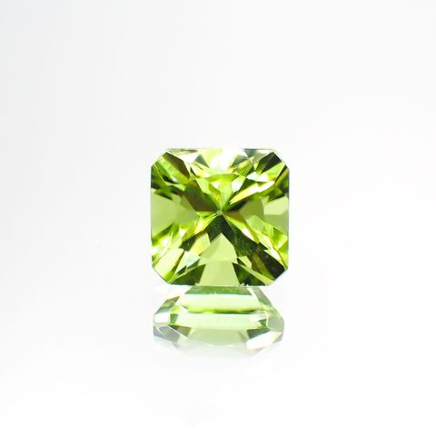 ◇アッシャーカット◇ペリドット(宝石名ペリドット) パキスタン産 1.52ct 識別済[210913481]6.2×6.2mm前後