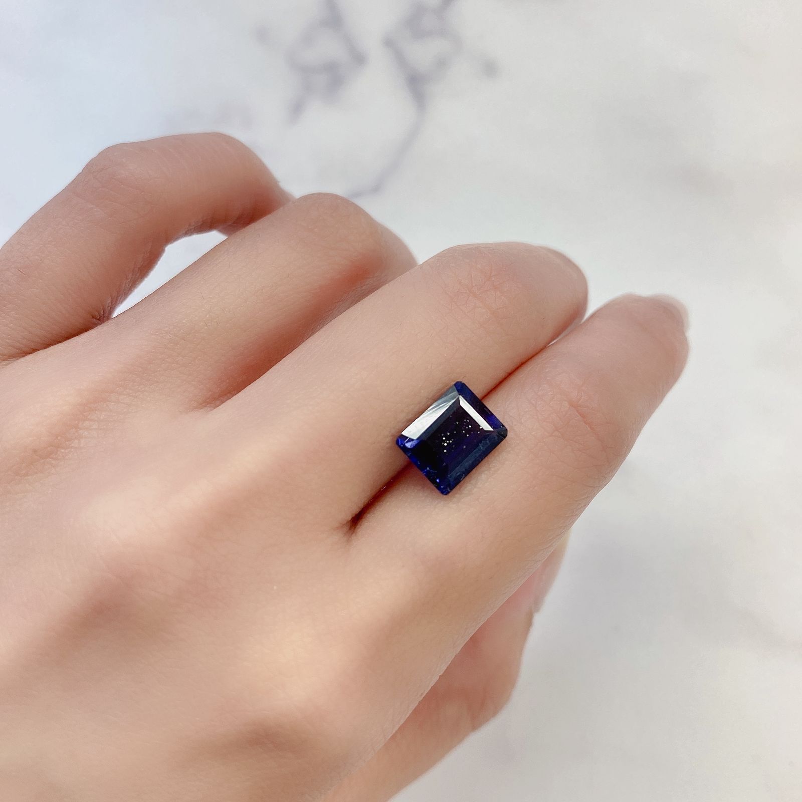 アイオライトサンストーン(宝石名アベンチュリン・アイオライト) インド・ブラジル産 2.665ct ソ付(彩珠)[210711673]10.1×7.9mm前後