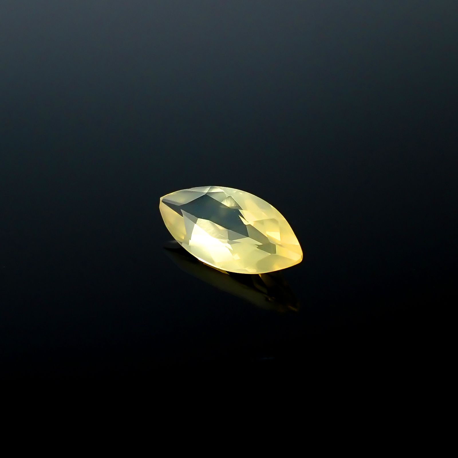 イエローオパール メキシコ産 1.06ct[240226197]12.8x6mm前後