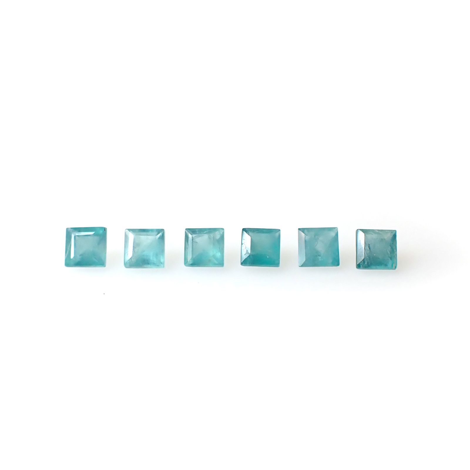 <ランダムセレクト1個販売>グランディディエライト マダガスカル産 約0.090ct [250129747-PAC]2.5x2.5mm前後