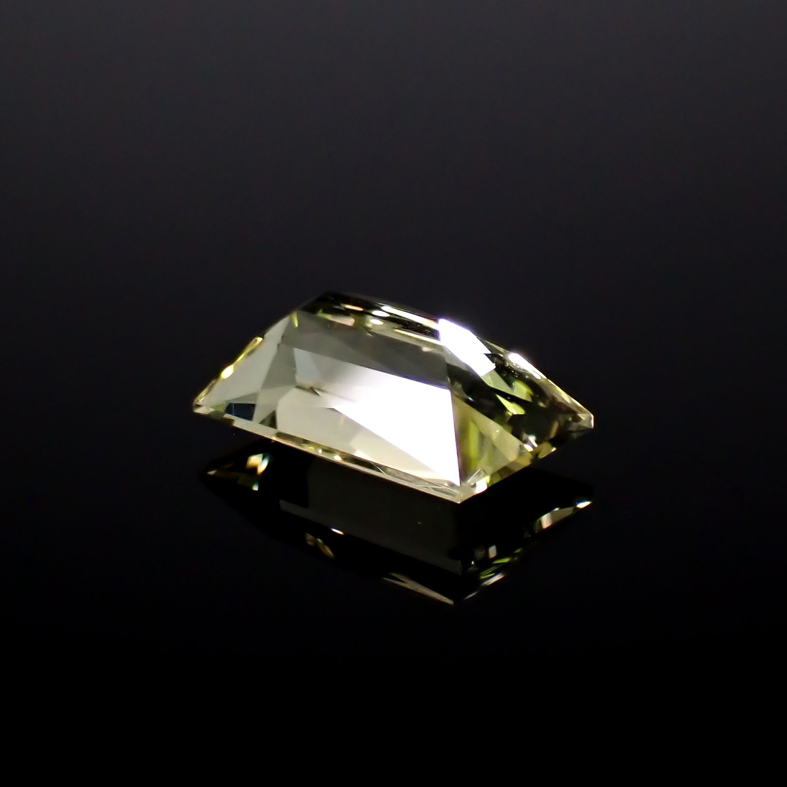 サニディン(宝石名サニディン)マダガスカル産 6.904ct ソ付(日独)[241229668]15.28x9.24mm前後