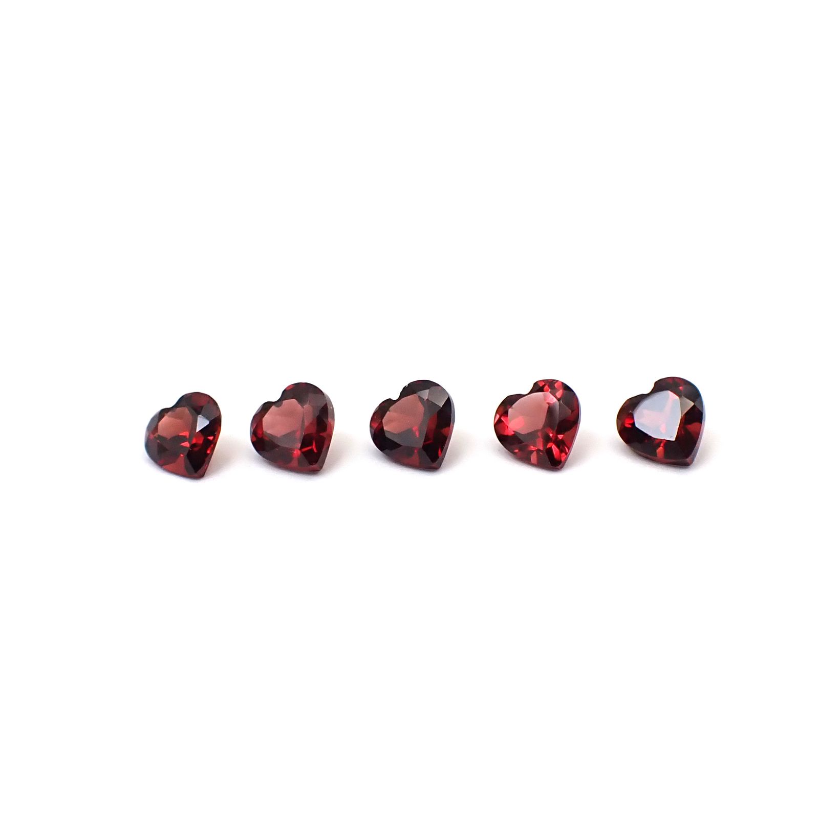 ◇ランダムセレクト◇パイロープアルマンディンガーネット モザンビーク産 約0.65ct / 5.1x5.1mm前後 [260532212]