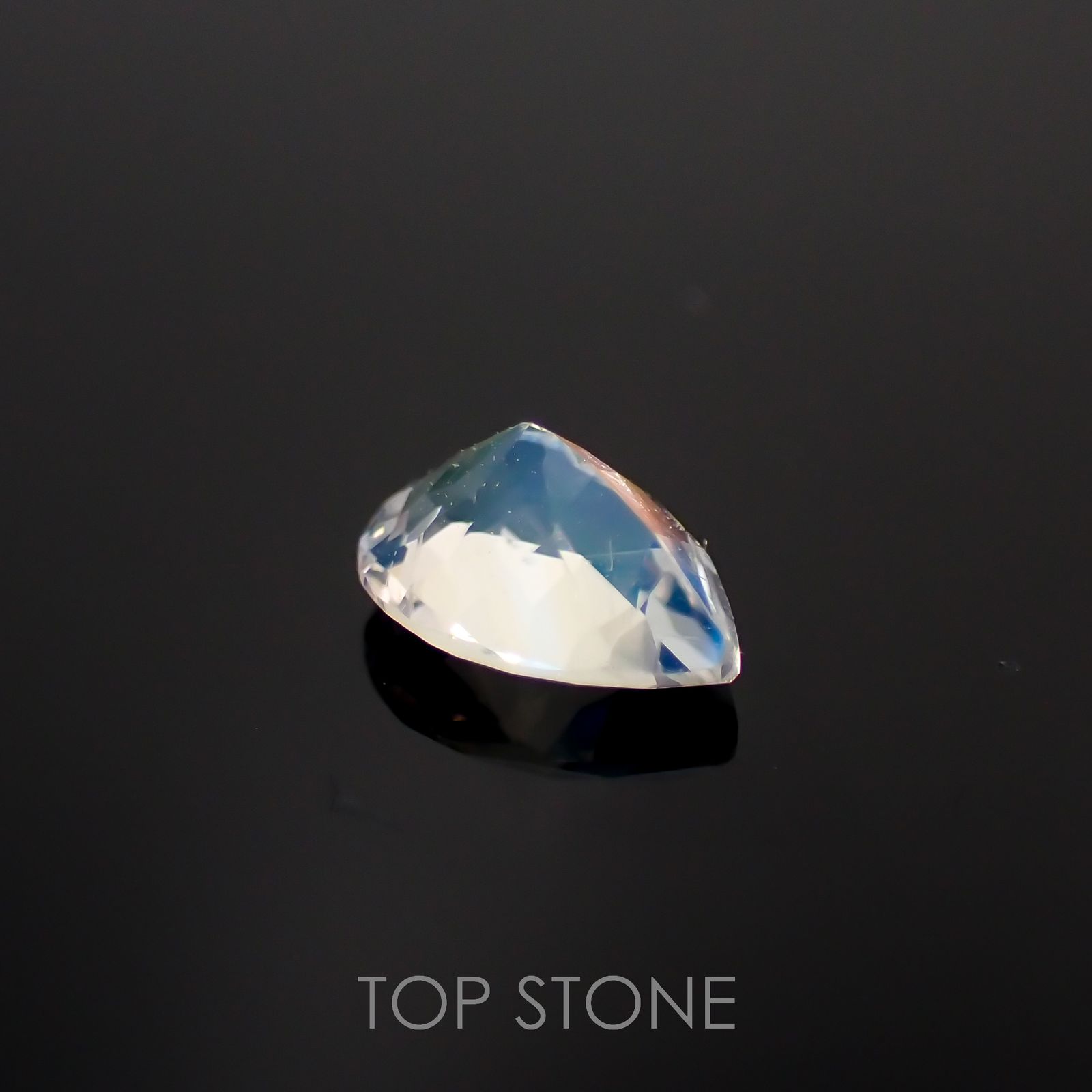 レインボームーンストーン(宝石名ラブラドライト)マダガスカル産 0.54ct 識別済[221119178]6.8x5mm前後