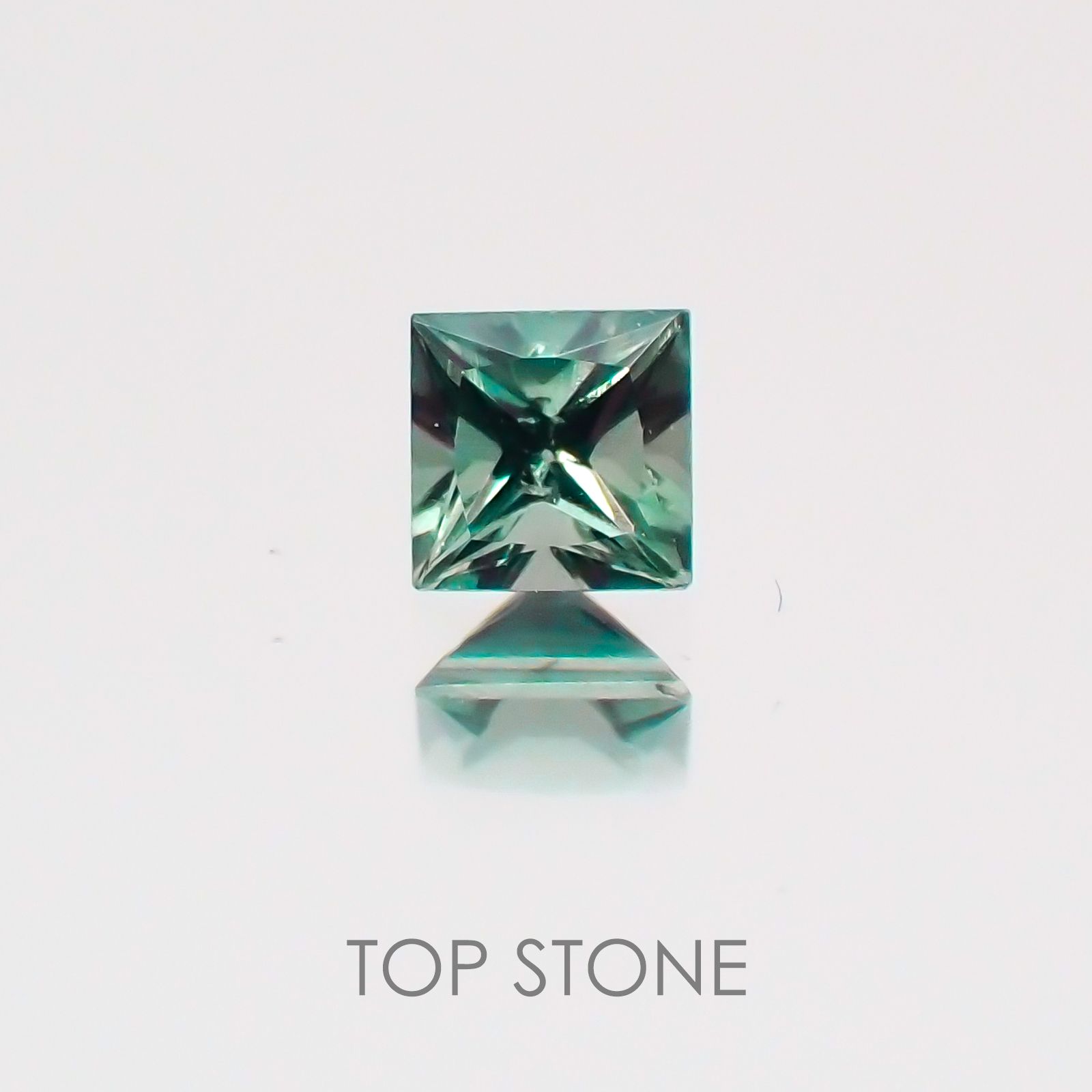◇プリンセスカット◇カラーチェンジガーネット(アレキタイプ) マダガスカル・ベキリー産産 ルース 0.11ct[21059878]2.7×2.7mm前後