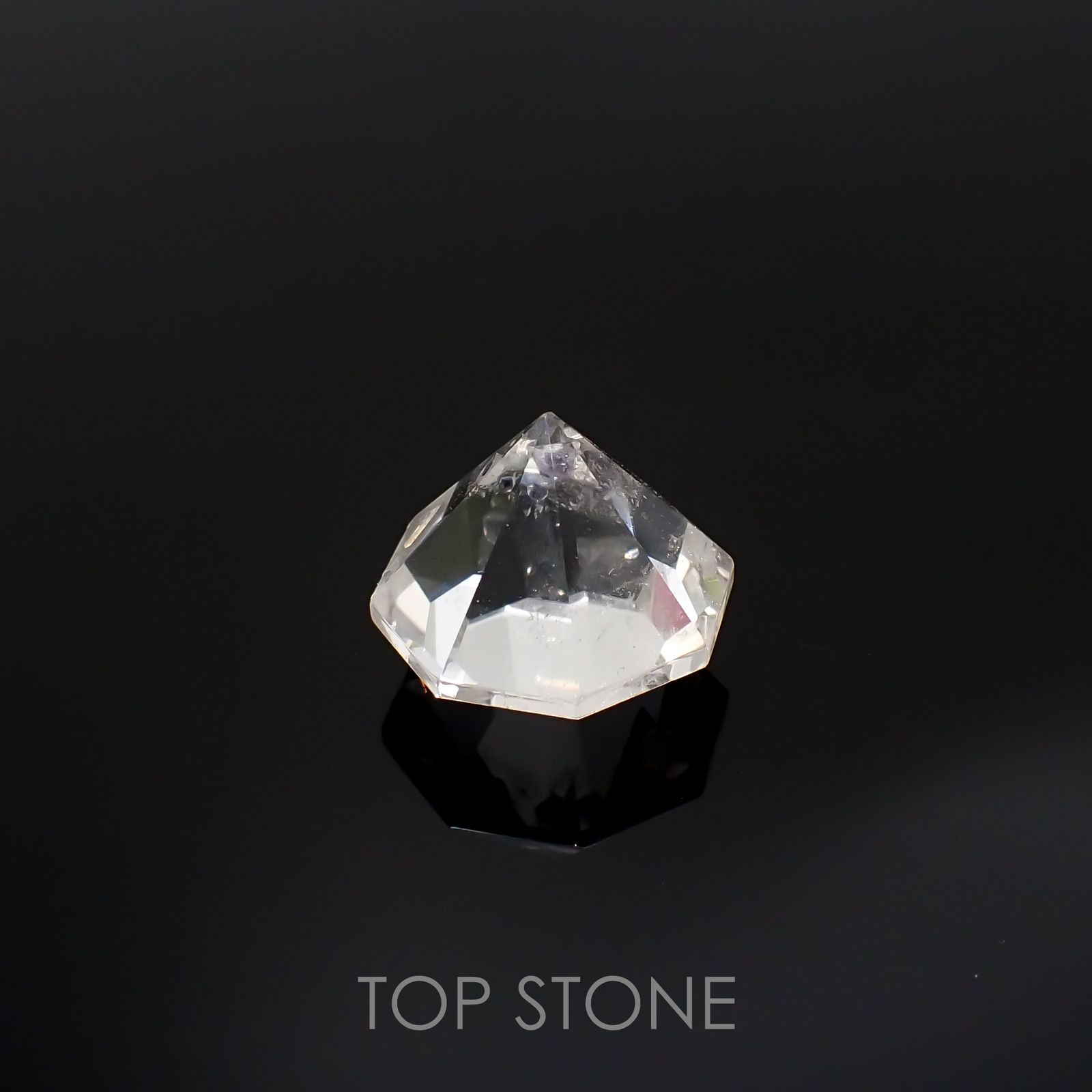 ◇オクタゴンカット◇フローライトインクォーツ マダガスカル産 14.64ct[220515707]15.2x15.1mm前後