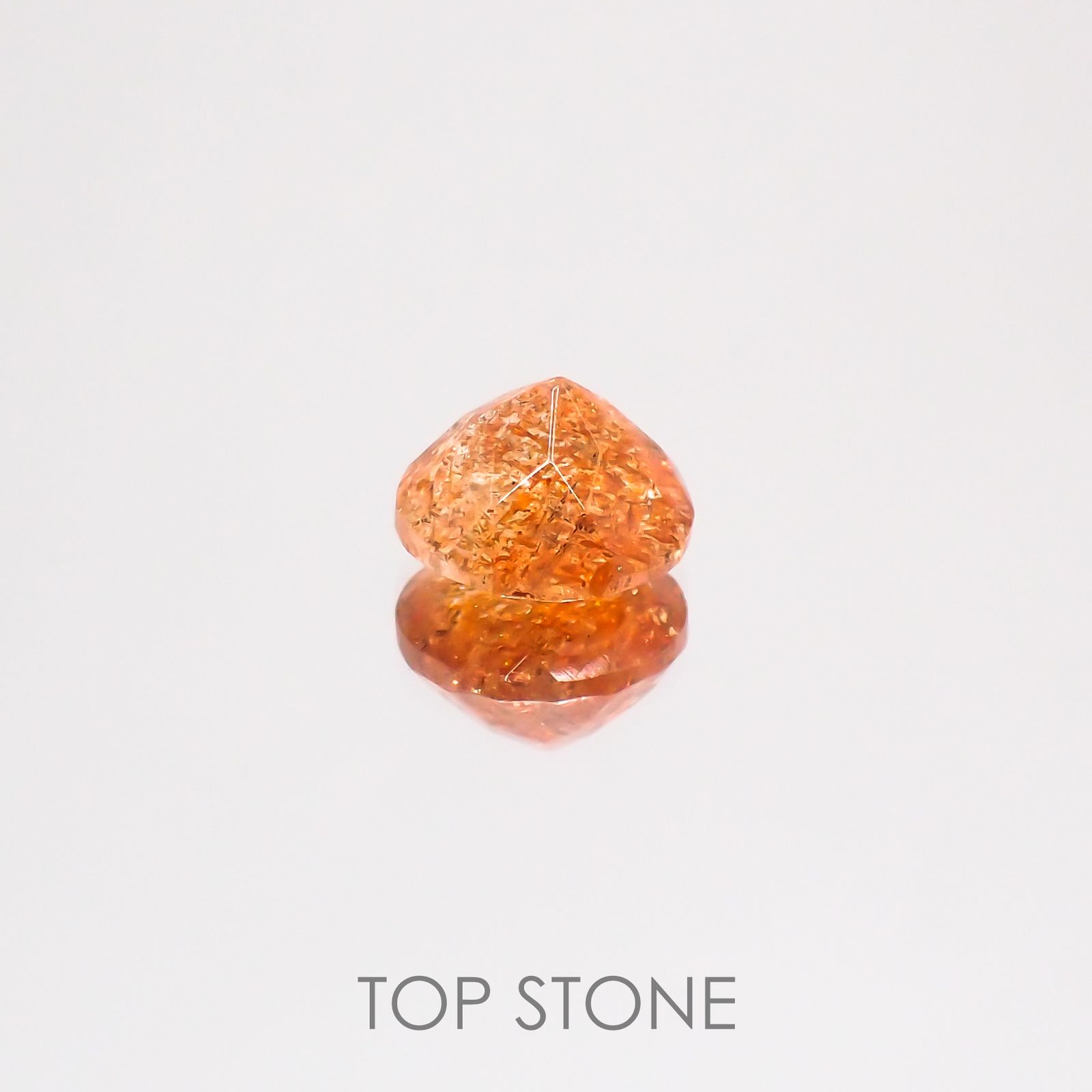 イリュージョンサンストーン(宝石名フェルドスパー) タンザニア産 1.33ct 識別済[210610869]7.1×7mm前後
