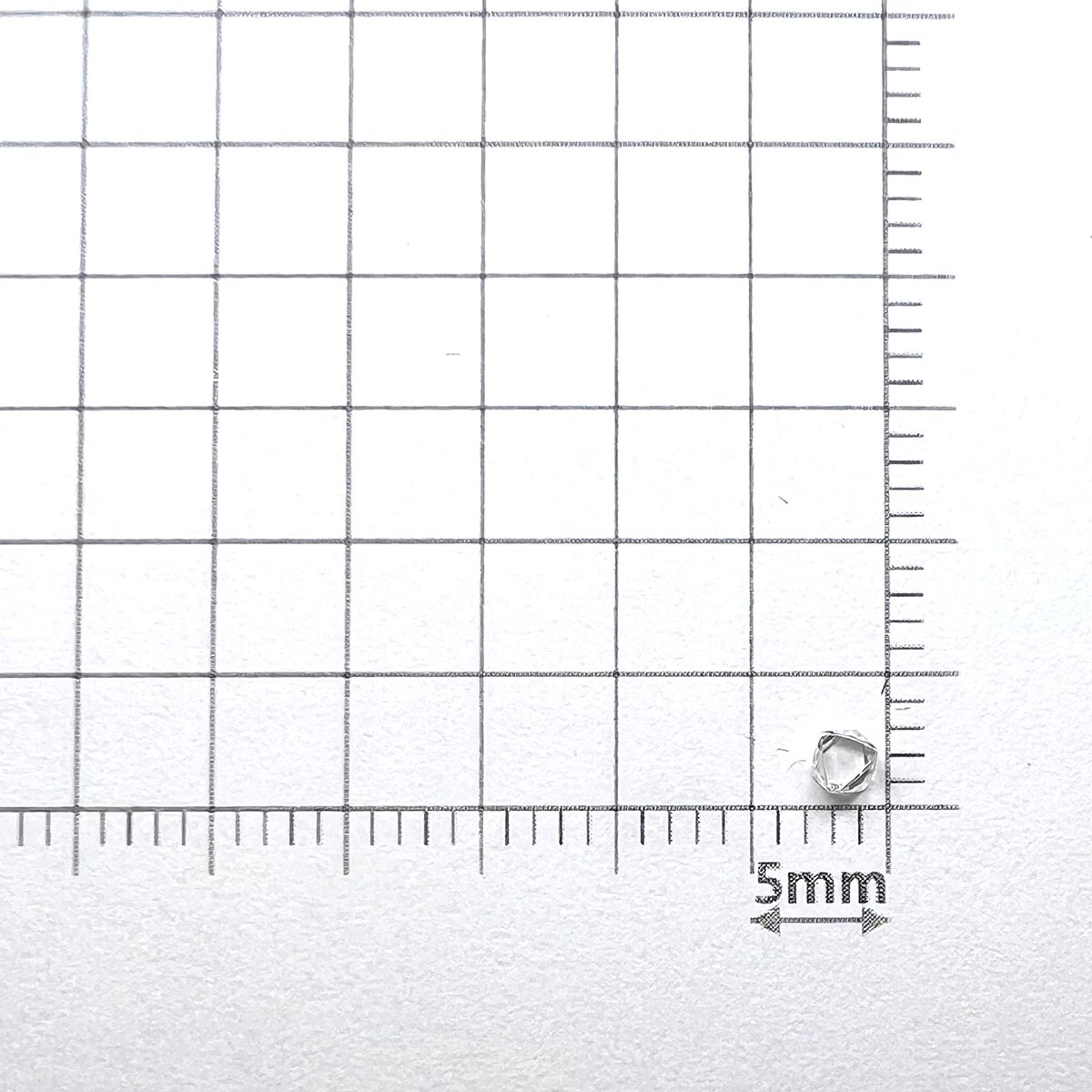 ソーヤブルダイヤモンド 原石(トライゴンあり・薄/Trigon) ロシア産 0.092ct[230923463]2.8x2.8mm前後