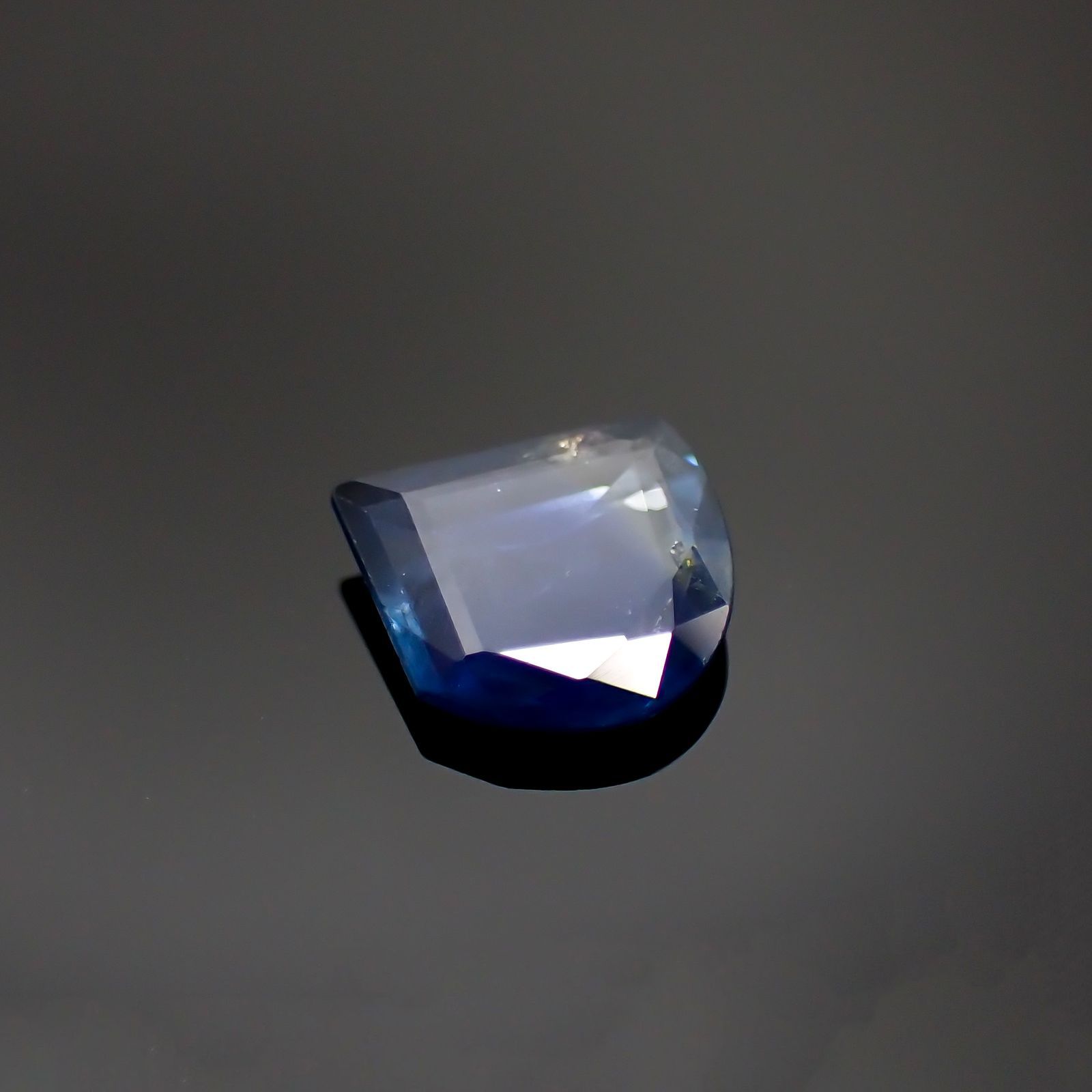 ◇カスタムカット◇サファイア(宝石名サファイア) マダガスカル産 0.57ct 識別済[210913200]5.9×5.5mm前後