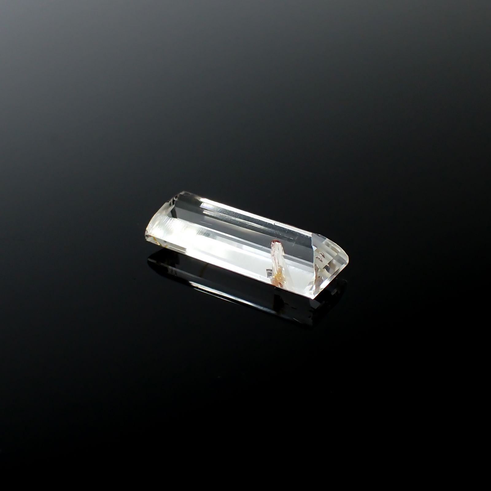 ニードルイントパーズ(チューブイントパーズ) ブラジル・ミナスジェライス州産 9.86ct[240225882]20x7.4mm前後